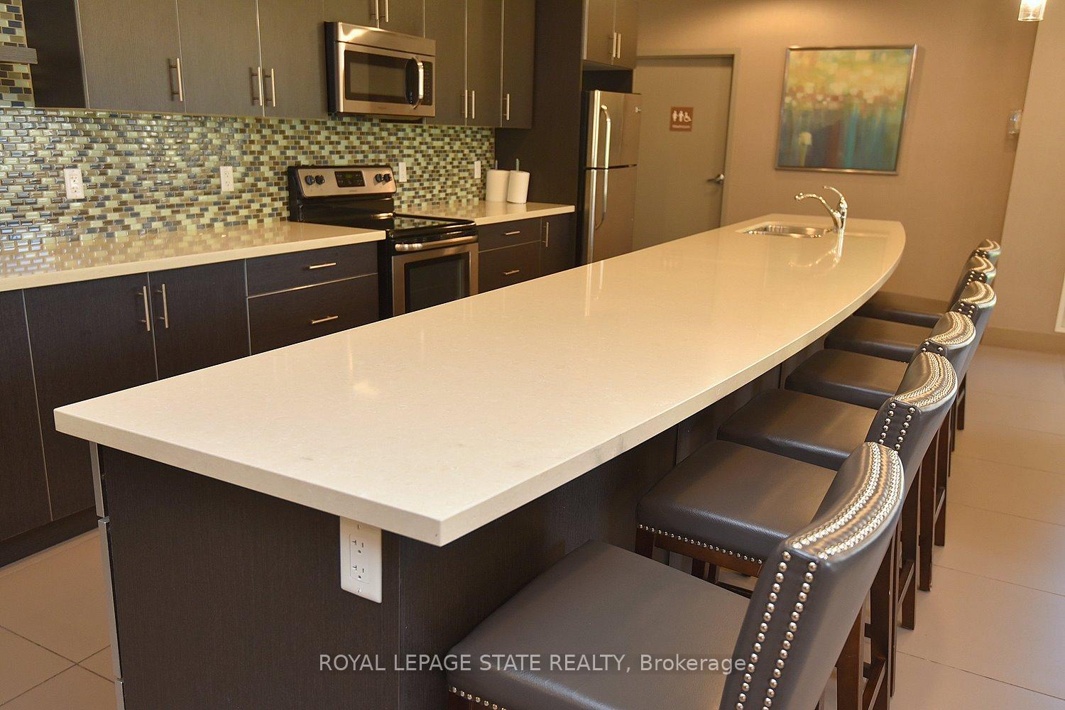 2 Bedrooms Condo at 90 Charlton, Hamilton For sale