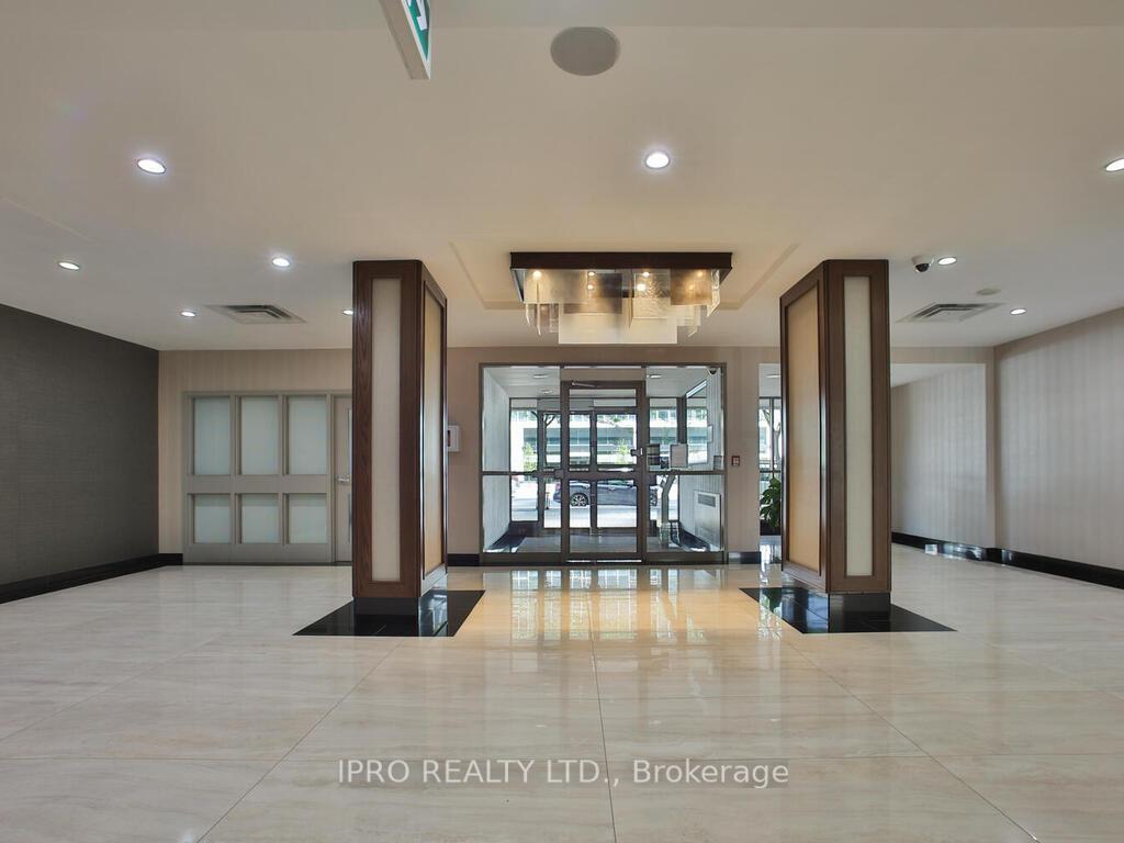 3 Bedrooms Condo at 330 Rathburn, Mississauga For sale