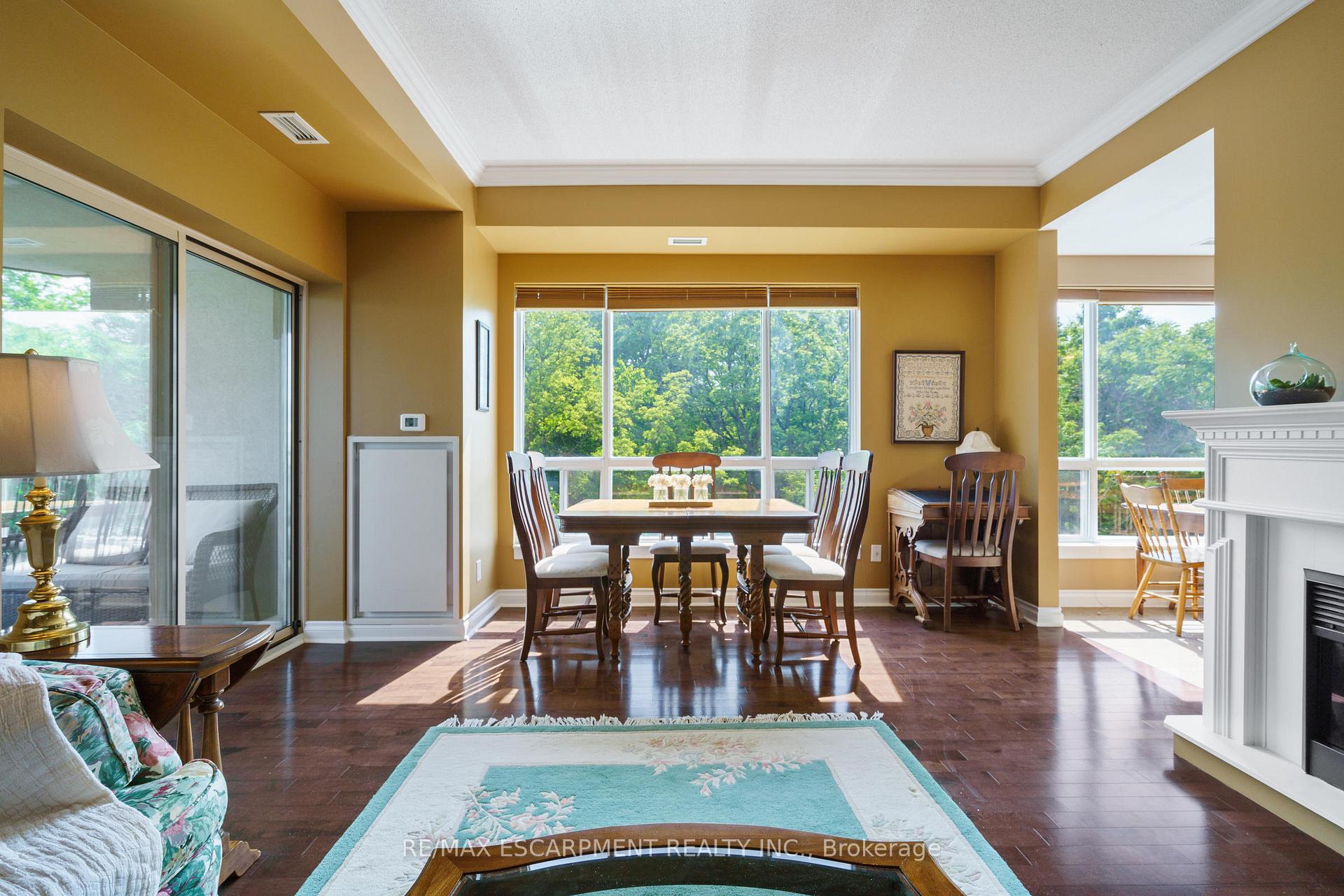 2 Bedrooms Condo at 4000 Creekside, Hamilton For sale