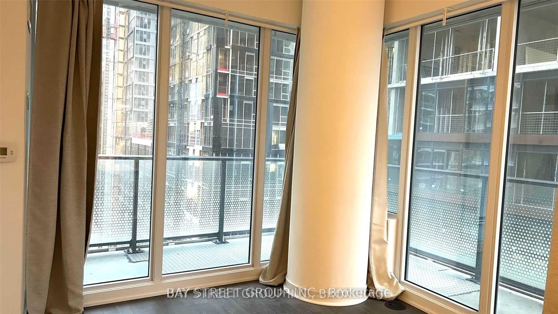 3 Bedrooms Condo at 115 Blue Jays, Toronto For sale