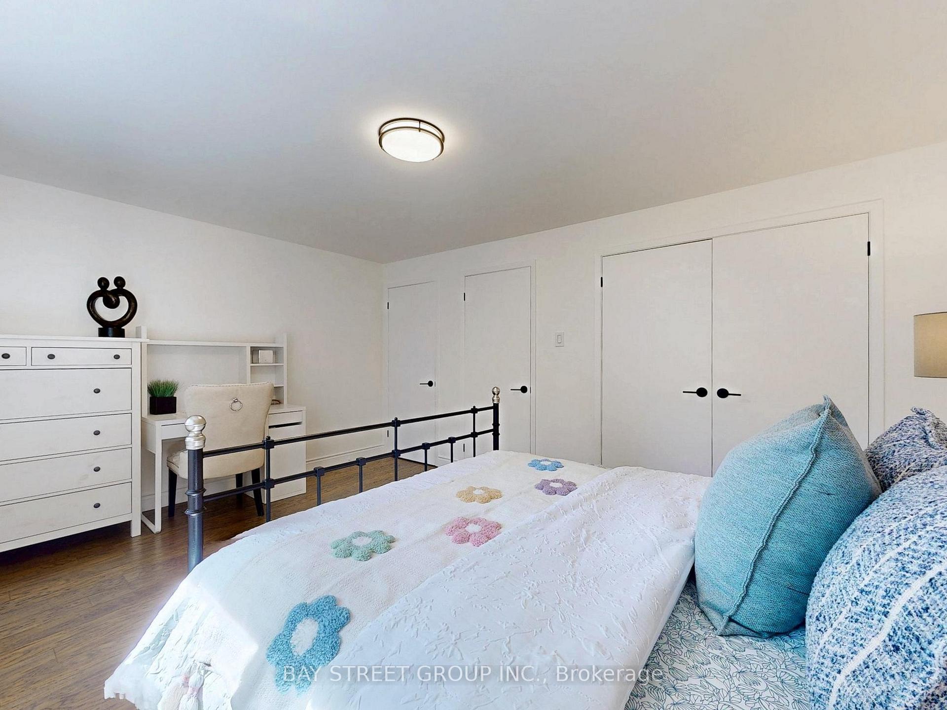 3 Bedrooms Condo at 89 Rameau, Toronto For sale