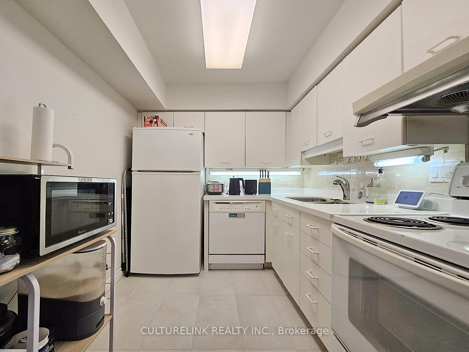 2 Bedrooms Condo at 30 Greenfield, Toronto For sale