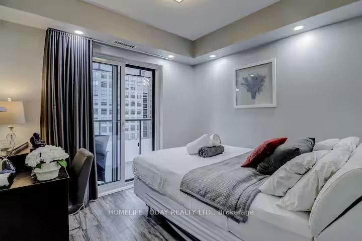 3 Bedrooms Condo at 300 Front, Toronto For sale