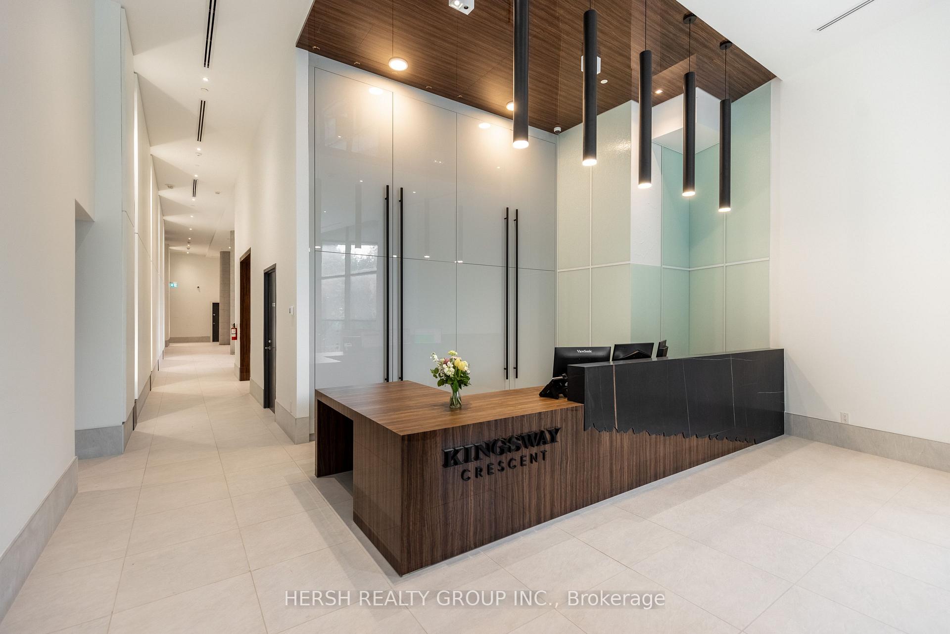 2 Bedrooms Condo at 160 Kingsway,  Toronto For sale