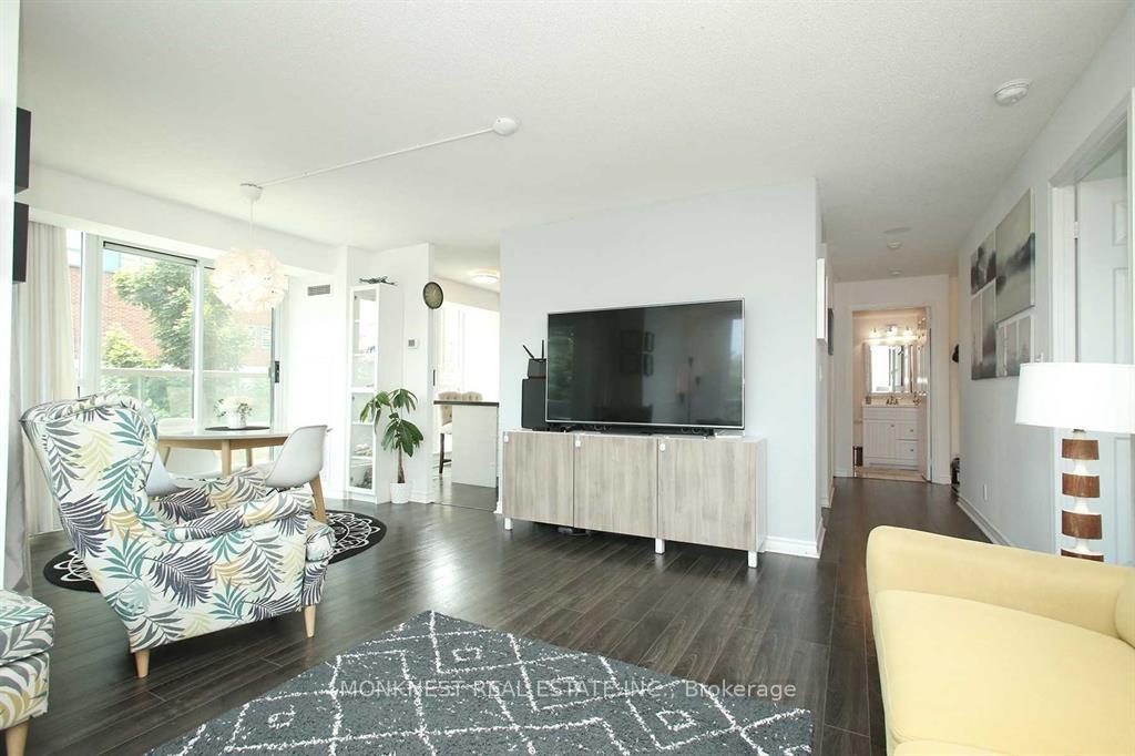 2 Bedrooms Condo at 68 Grangeway, Toronto For sale