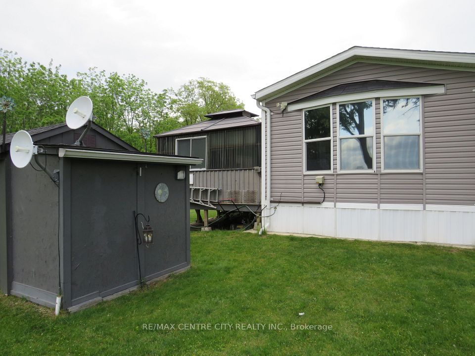 15895 Longwoods
