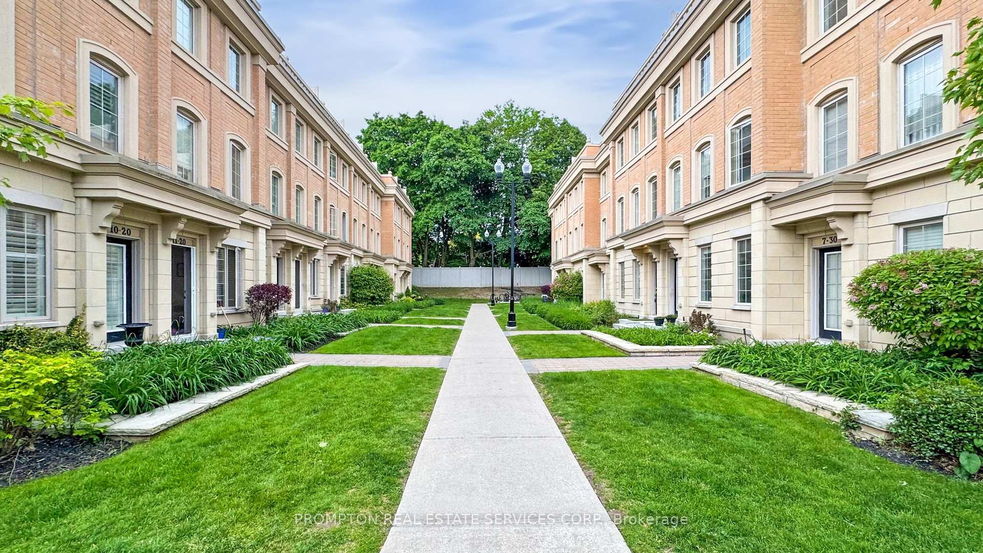 4 Bedrooms Condo at 30 Hargrave, Toronto For sale