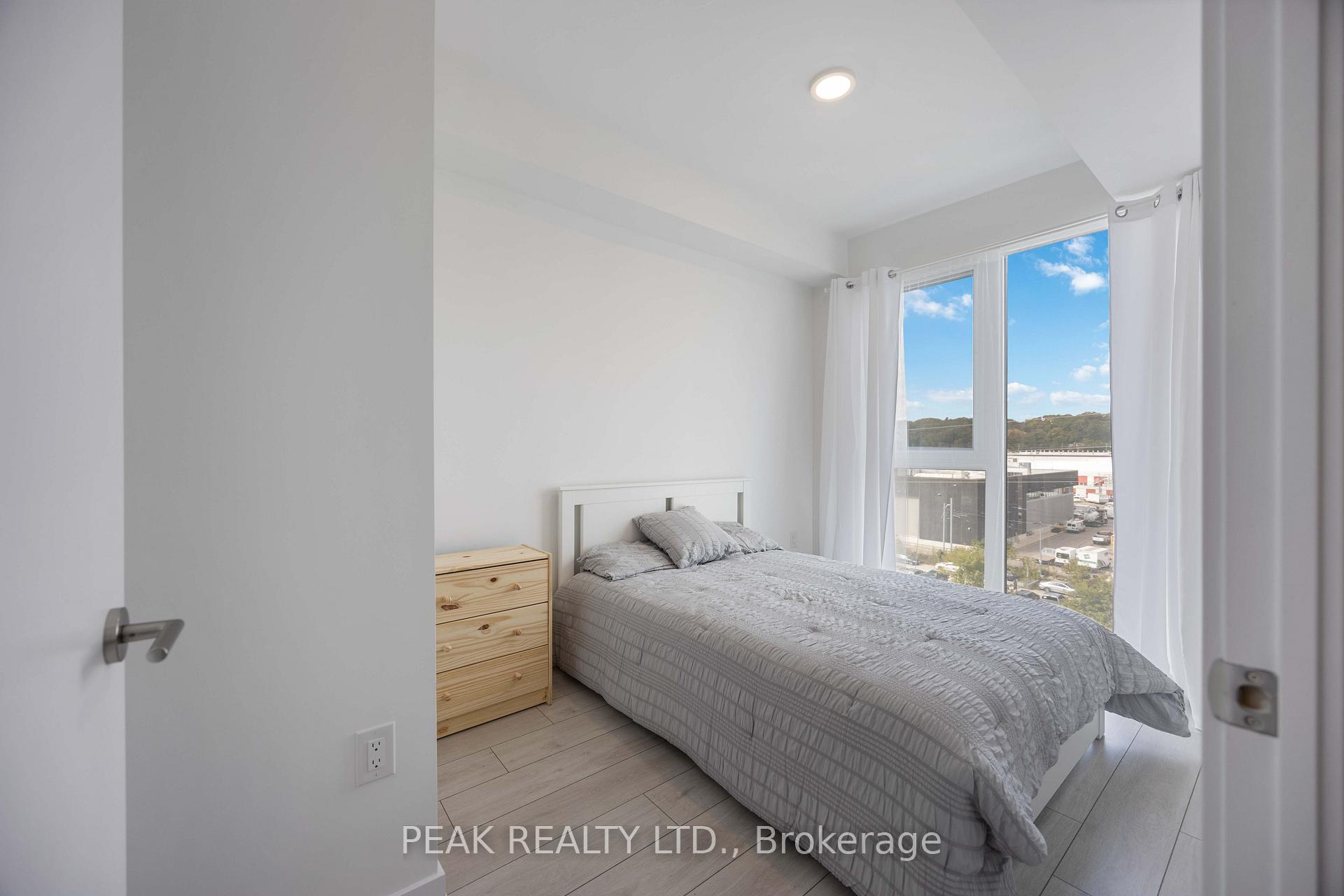 1 Bedroom Condo at 500 Dupont,  Toronto For sale