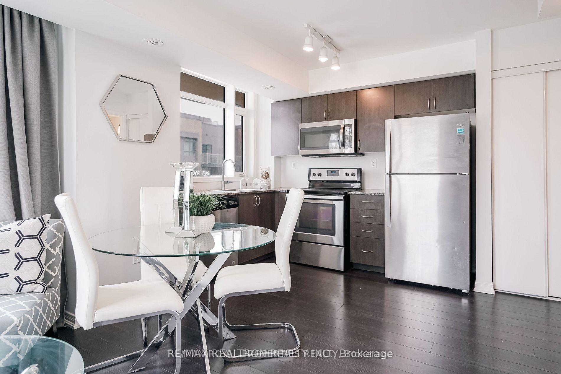 2 Bedrooms Condo at 80 Orchid Place, Toronto For sale