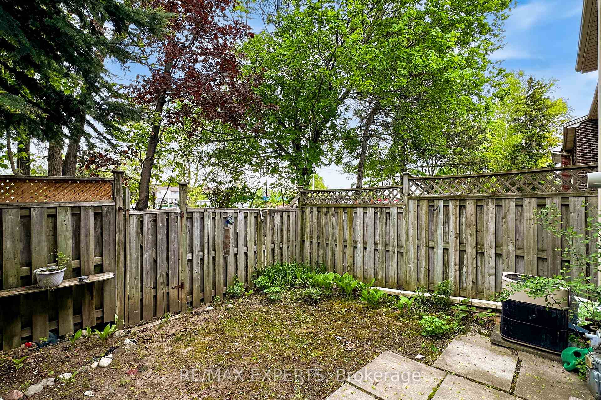 4 Bedrooms Condo at 270 Timberbank, Toronto For sale