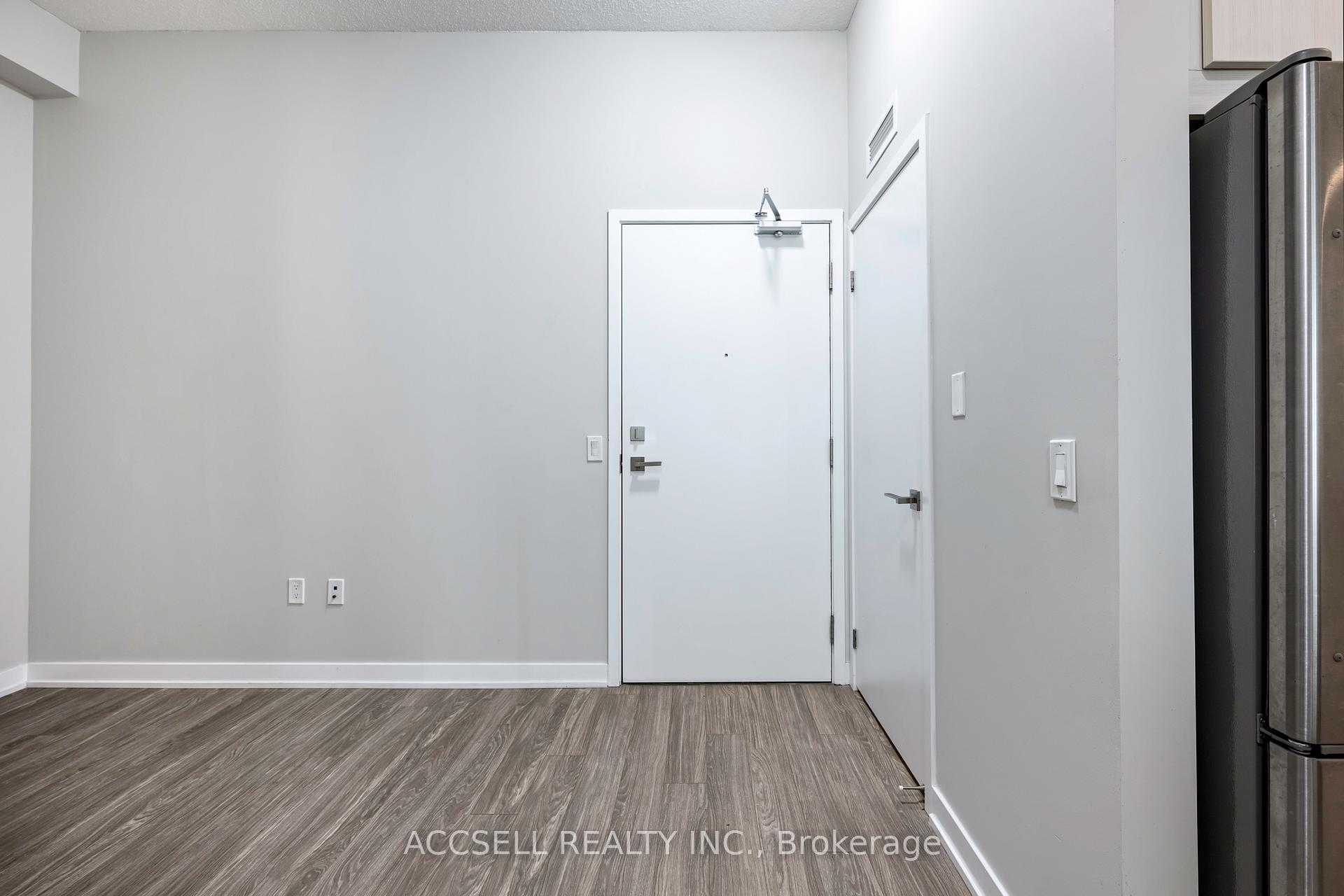2 Bedrooms Condo at 4055 Parkside Village, Mississauga For sale