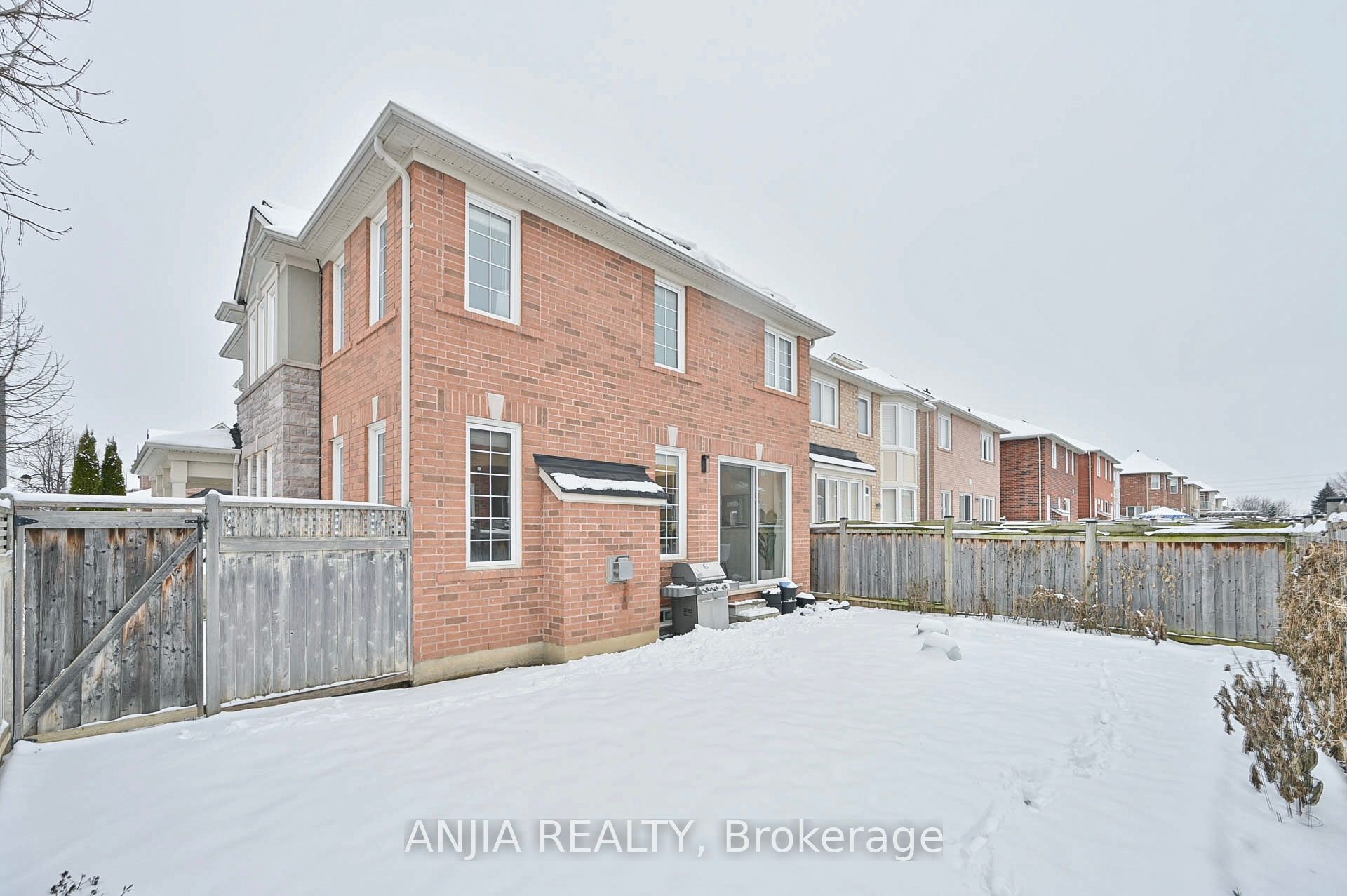 68 Kelly Crescent