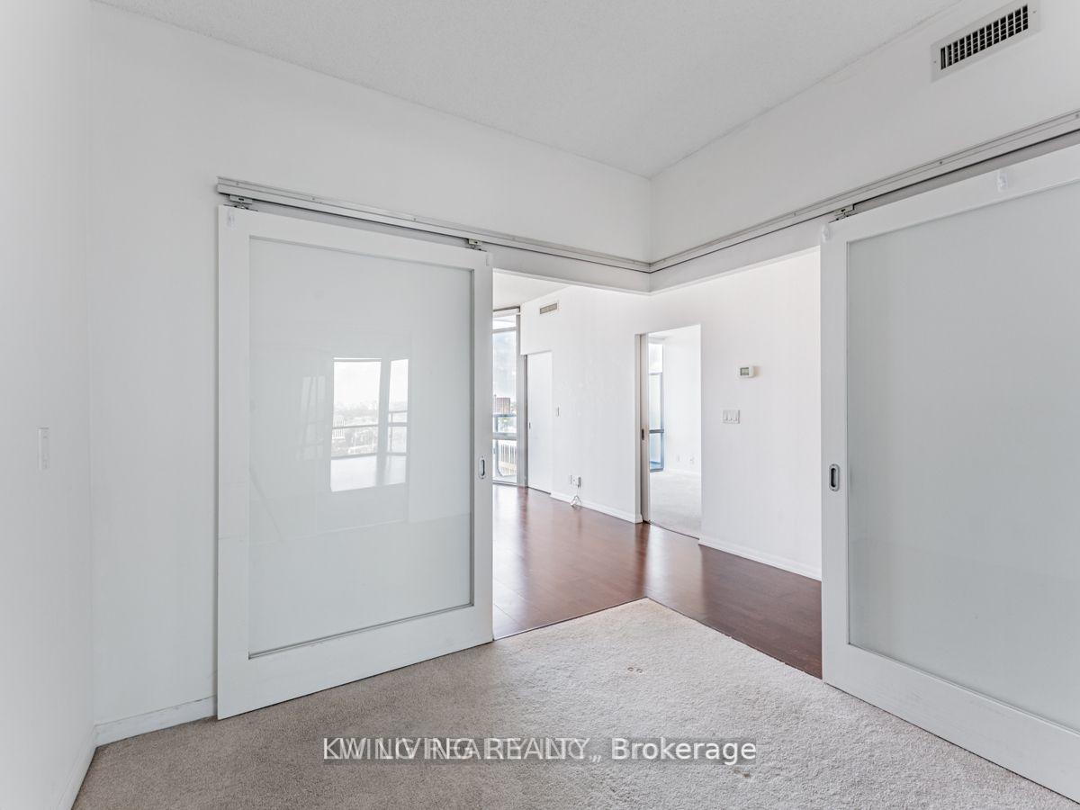 2 Bedrooms Condo at 832 Bay,  Toronto For sale
