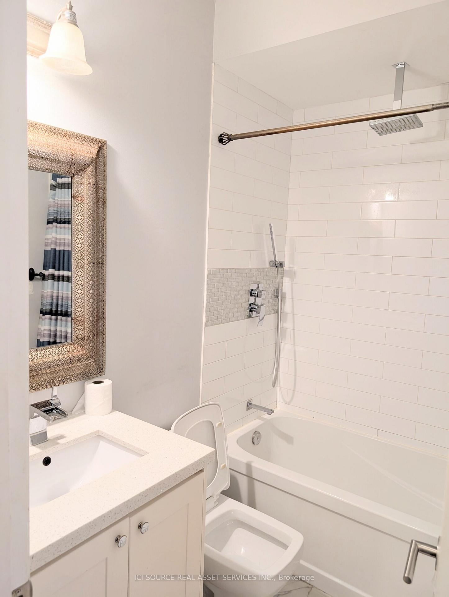 2 Bedrooms Condo at 3077 Cawthra,  Mississauga For sale