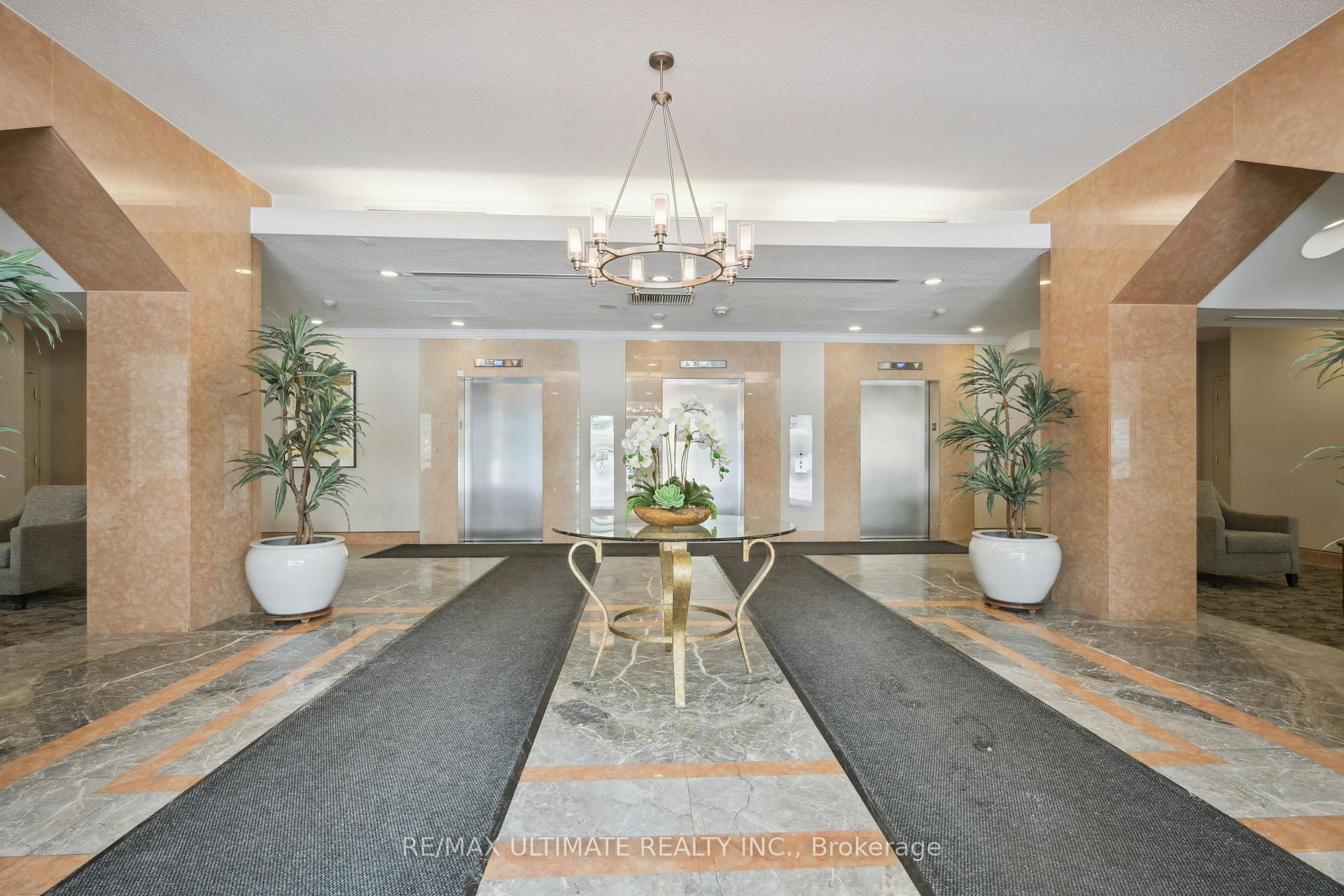 2 Bedrooms Condo at 2177 Burnhamthorpe, Mississauga For sale