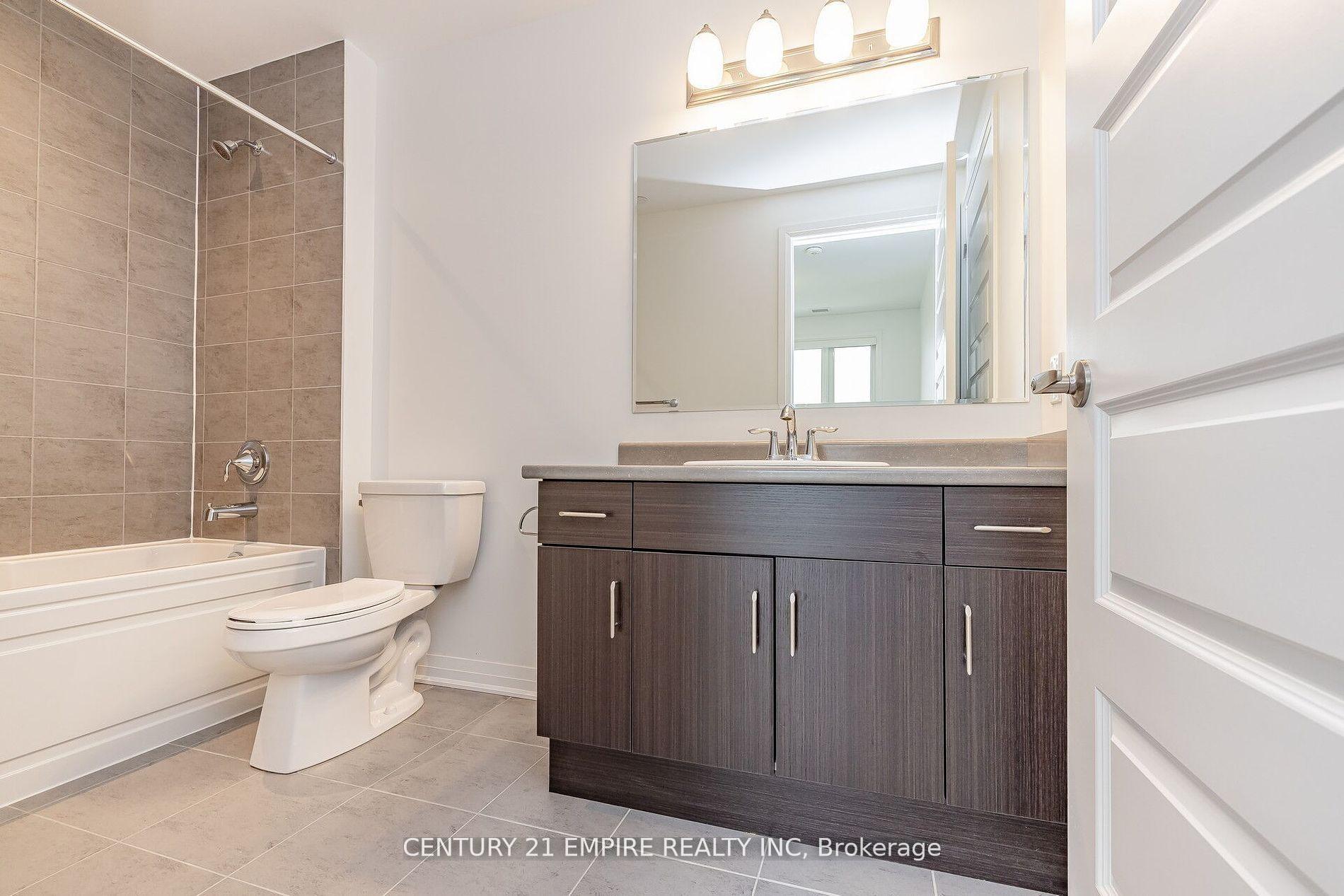 2 Bedrooms Condo at 95 Dundas,  Oakville For sale