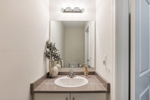 2 Bedrooms Condo at 40 Zinfendel, Hamilton For sale