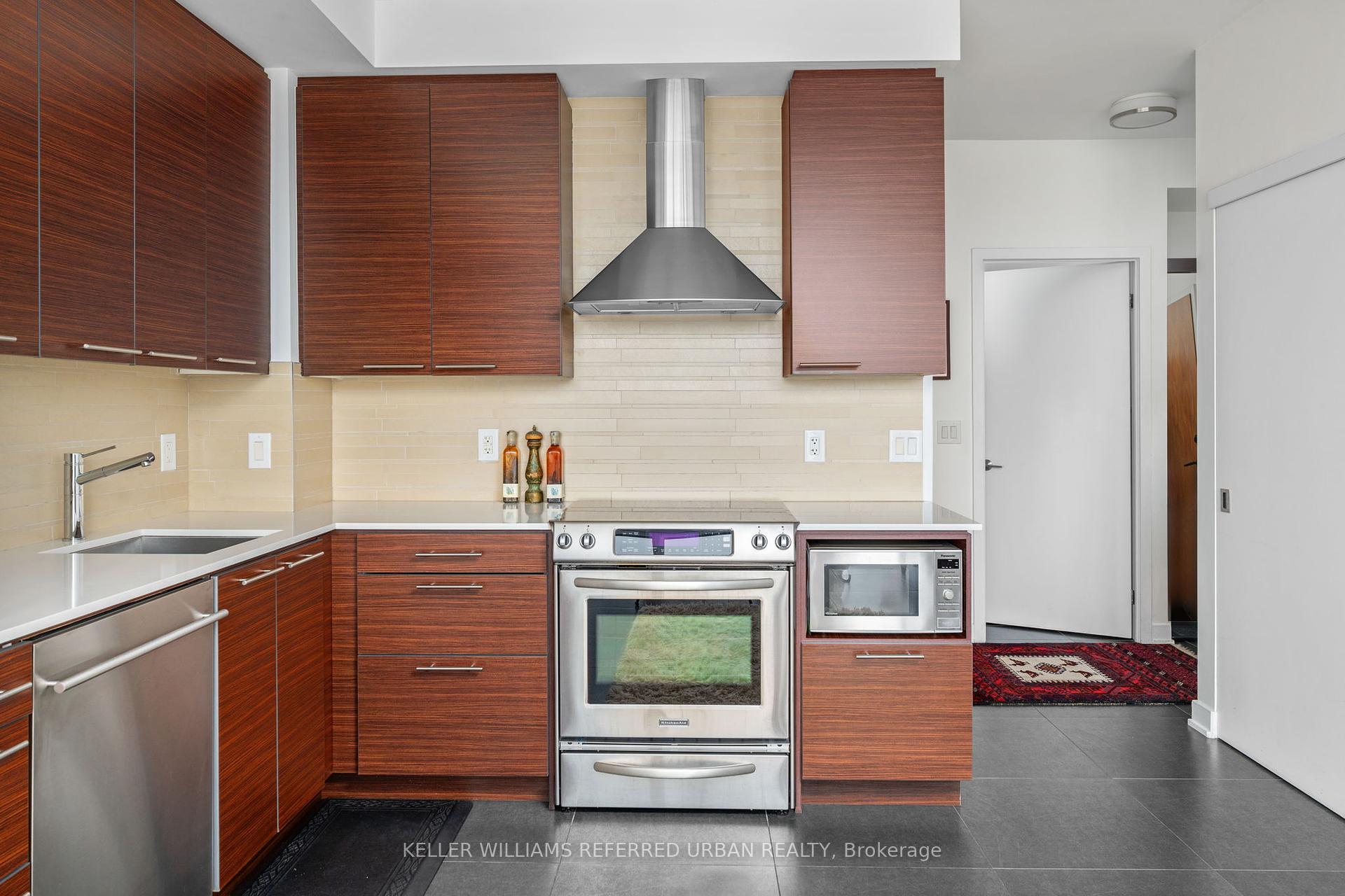 2 Bedrooms Condo at 1 Market, Toronto For sale