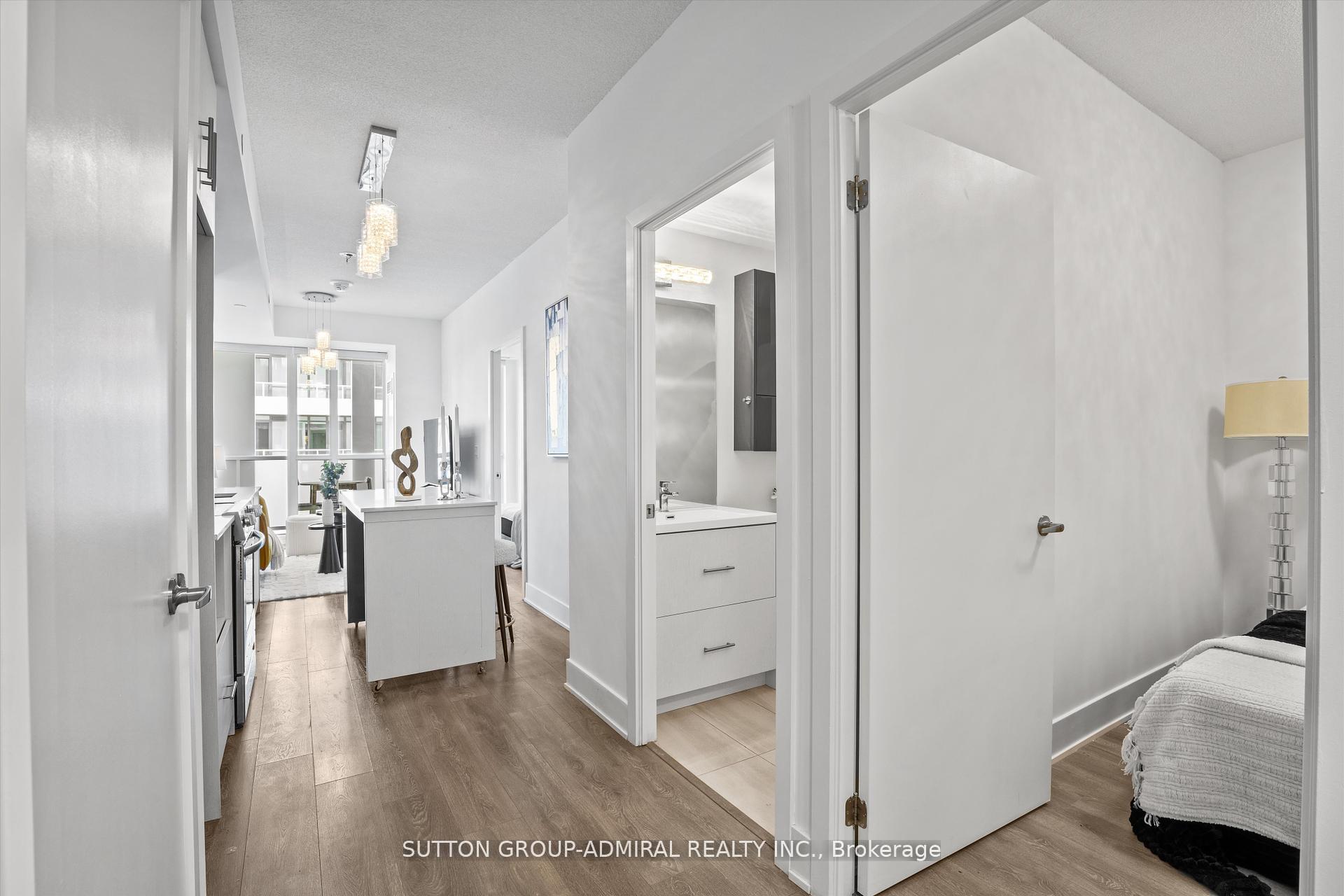 2 Bedrooms Condo at 188 Fairview Mall, Toronto For sale