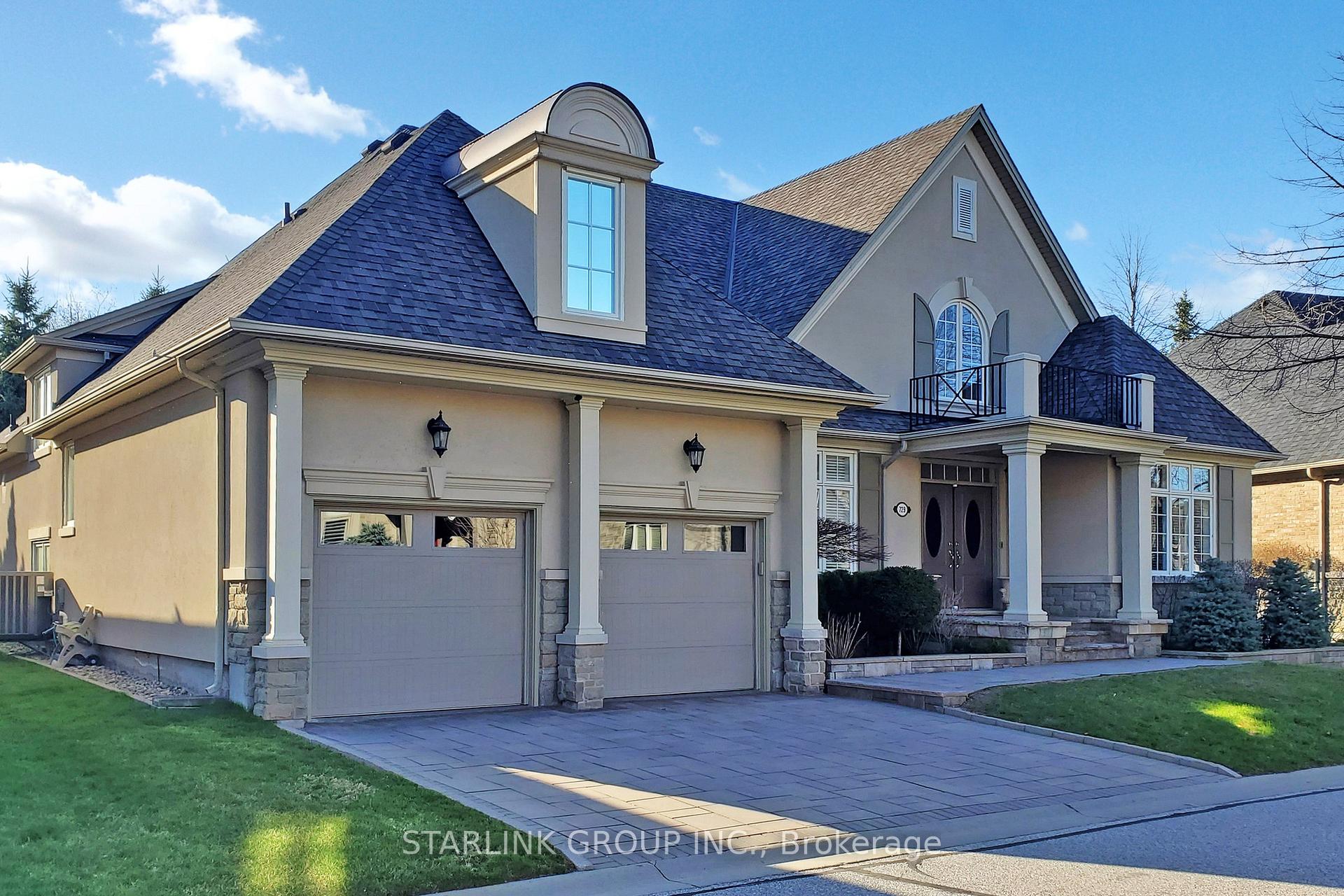 6 Bedrooms Condo at 729 Hidden Grove,  Mississauga For sale