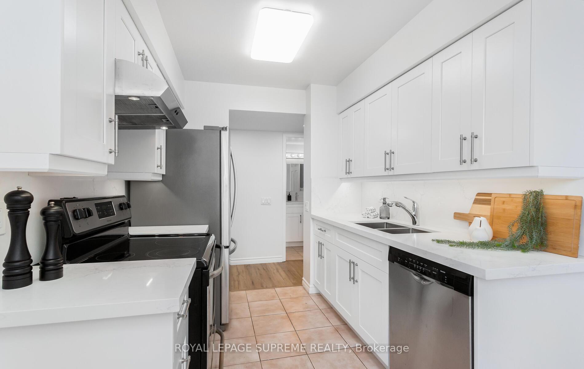 2 Bedrooms Condo at 35 Finch, Toronto For sale