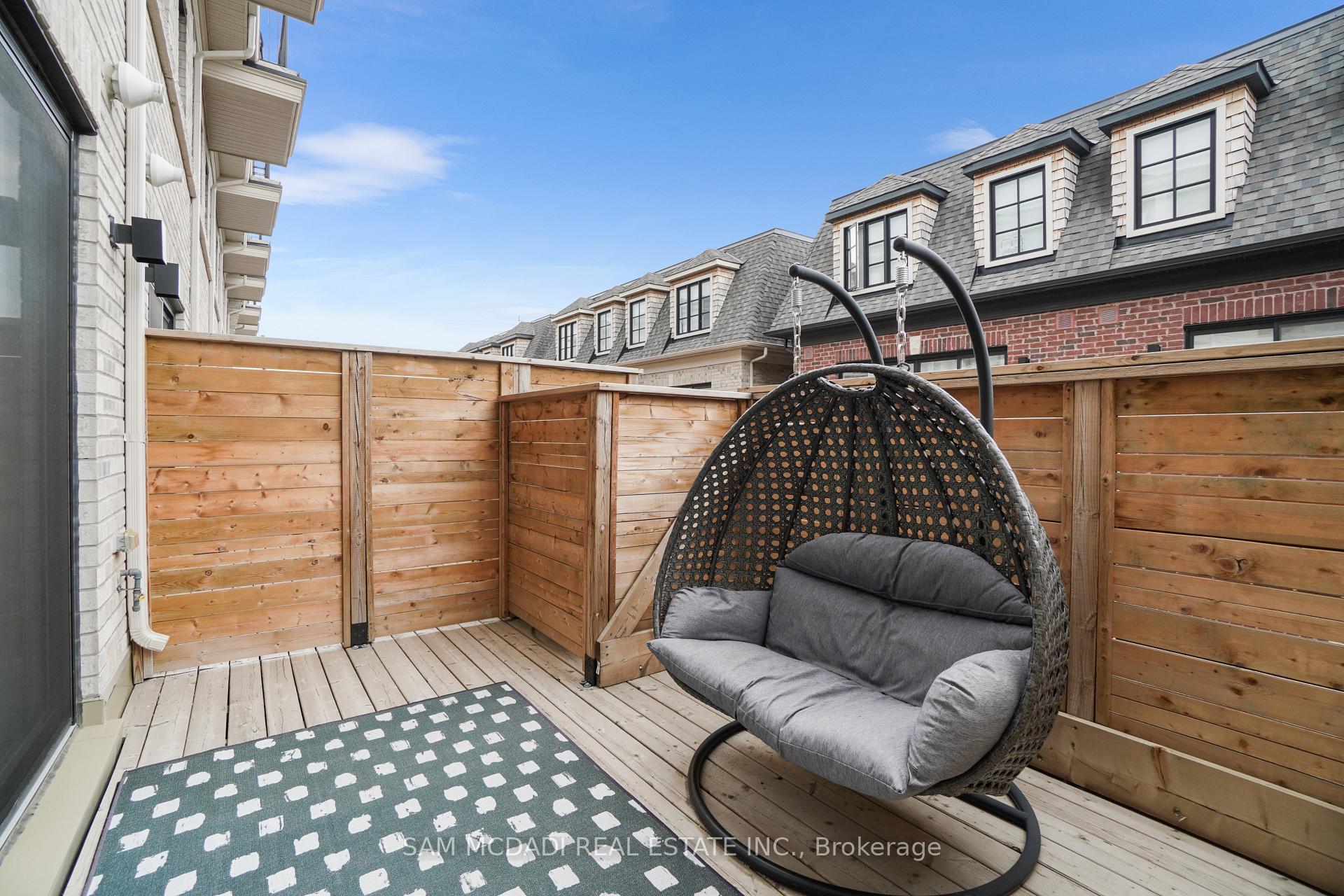 3 Bedrooms Condo at 10 Lunar, Mississauga For sale