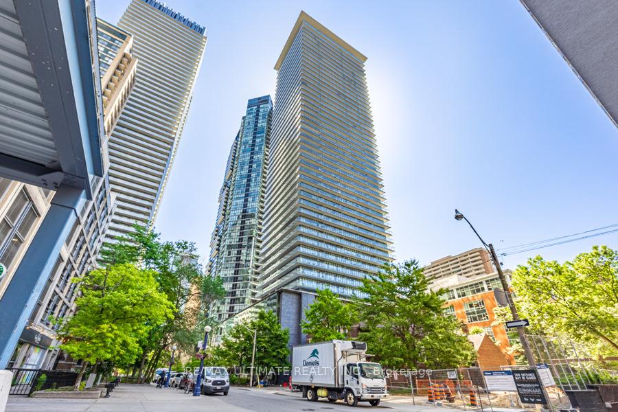 2 Bedrooms Condo at 33 Charles, Toronto For sale