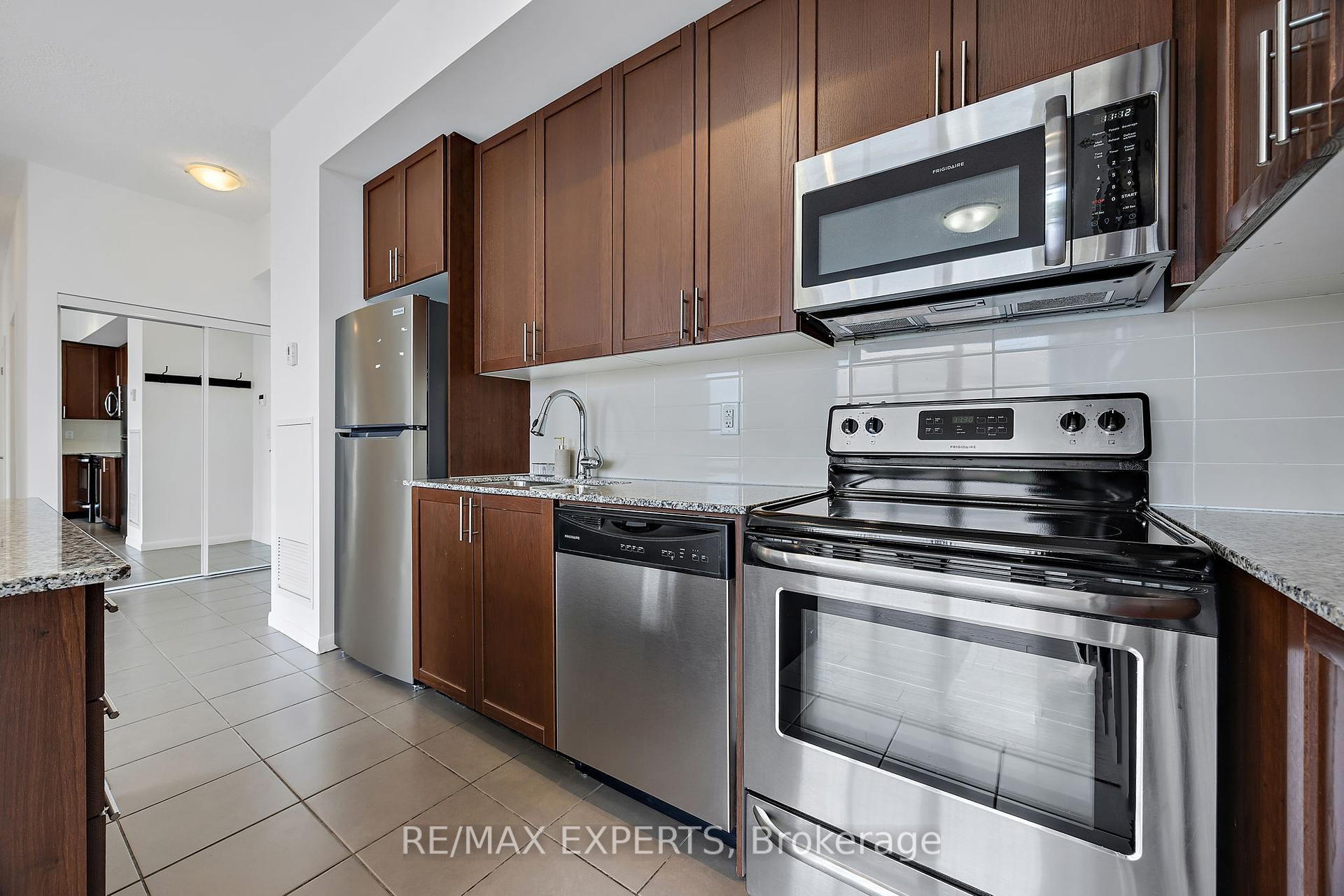 3 Bedrooms Condo at 36 Via Bagnato, Toronto For sale