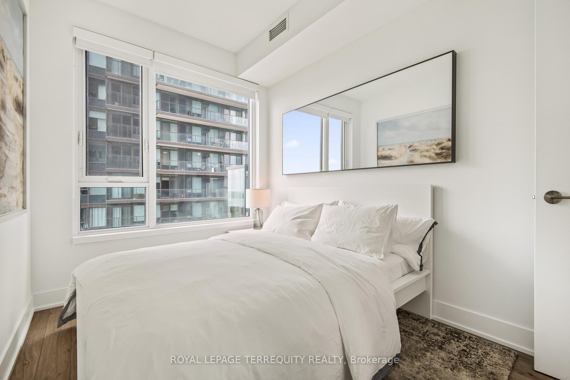 3 Bedrooms Condo at 1926 Lake Shore, Toronto For sale