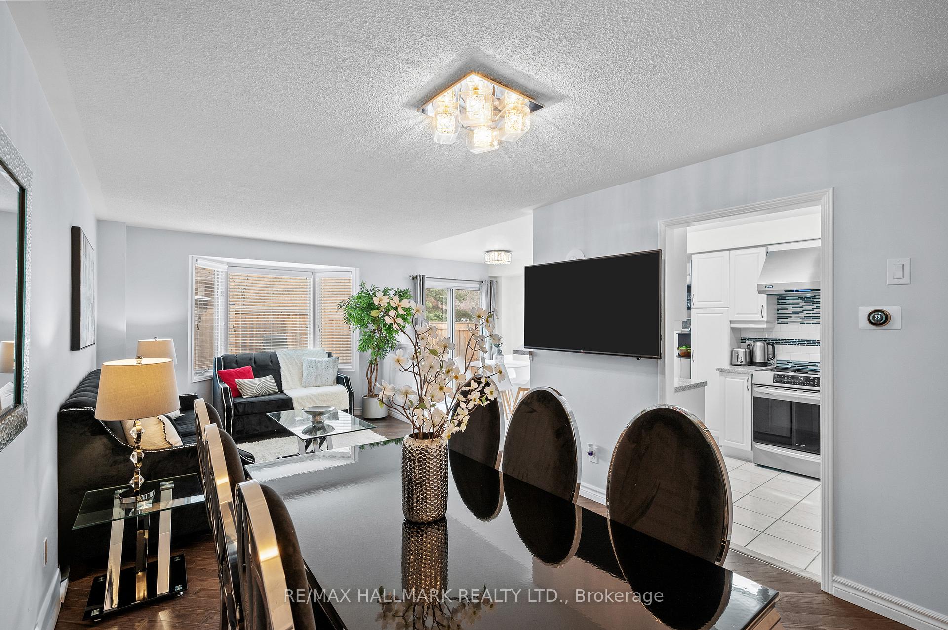3 Bedrooms Condo at 5950 Glen Erin,  Mississauga For sale