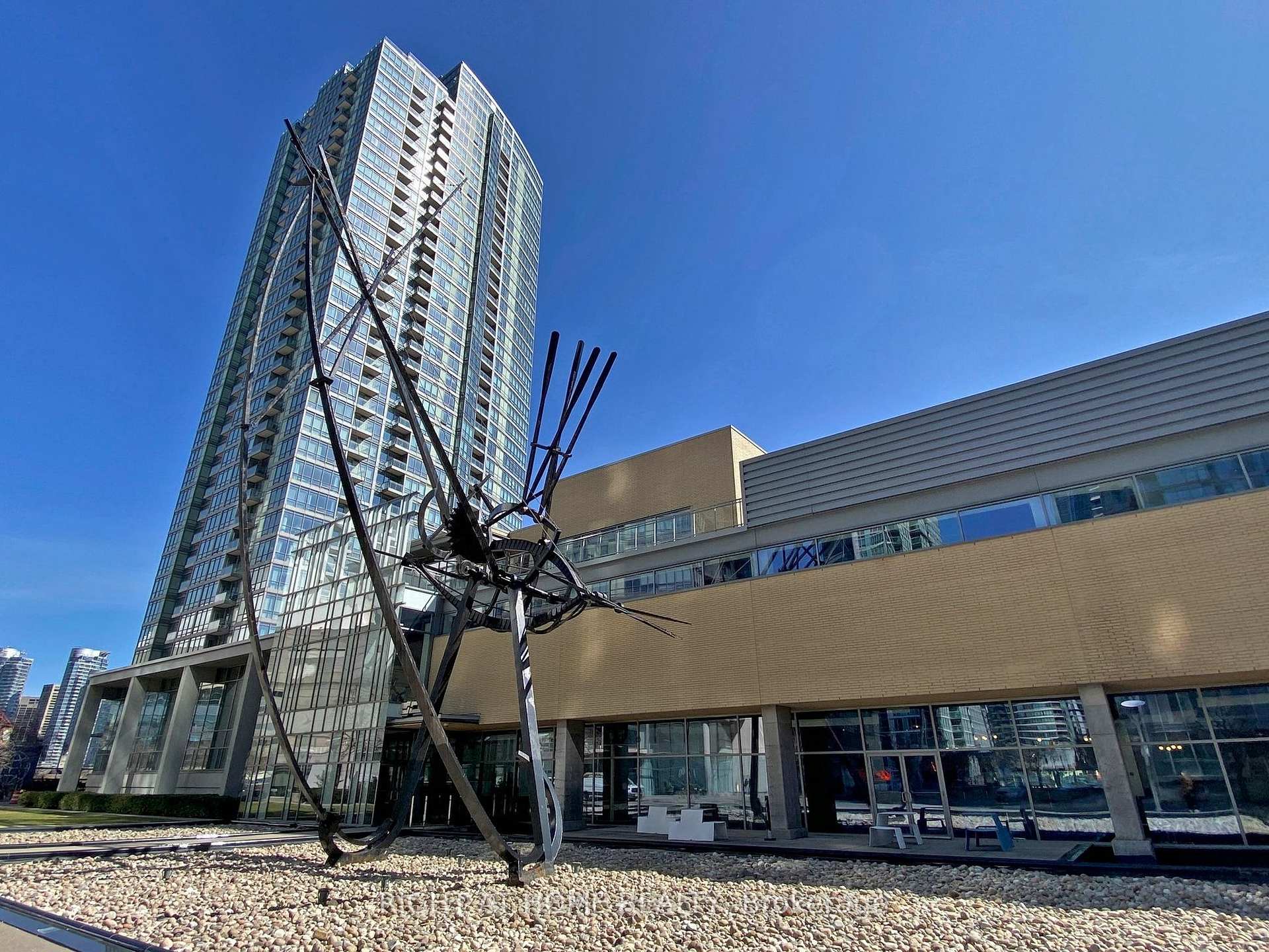2 Bedrooms Condo at 5 Mariner, Toronto For sale