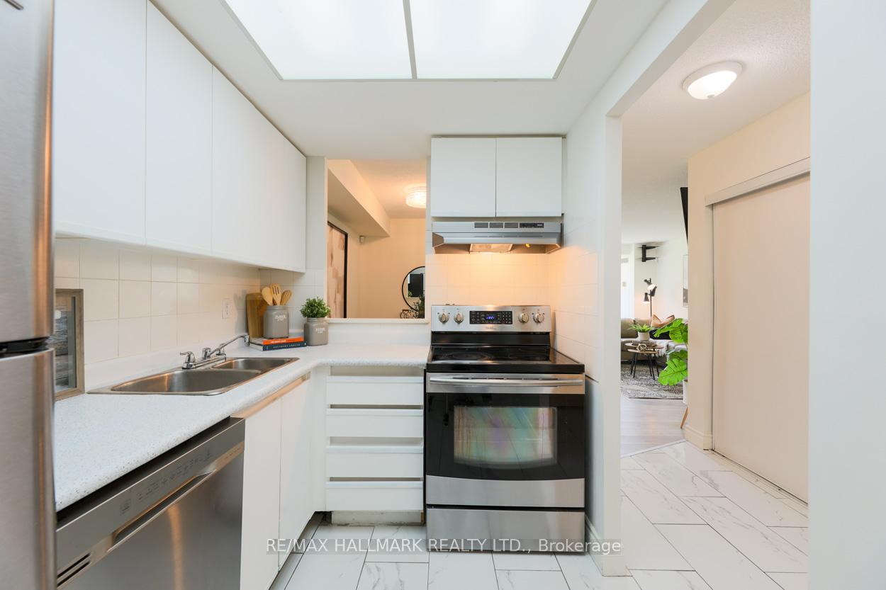 2 Bedrooms Condo at 1 Greystone Walk, Toronto For sale