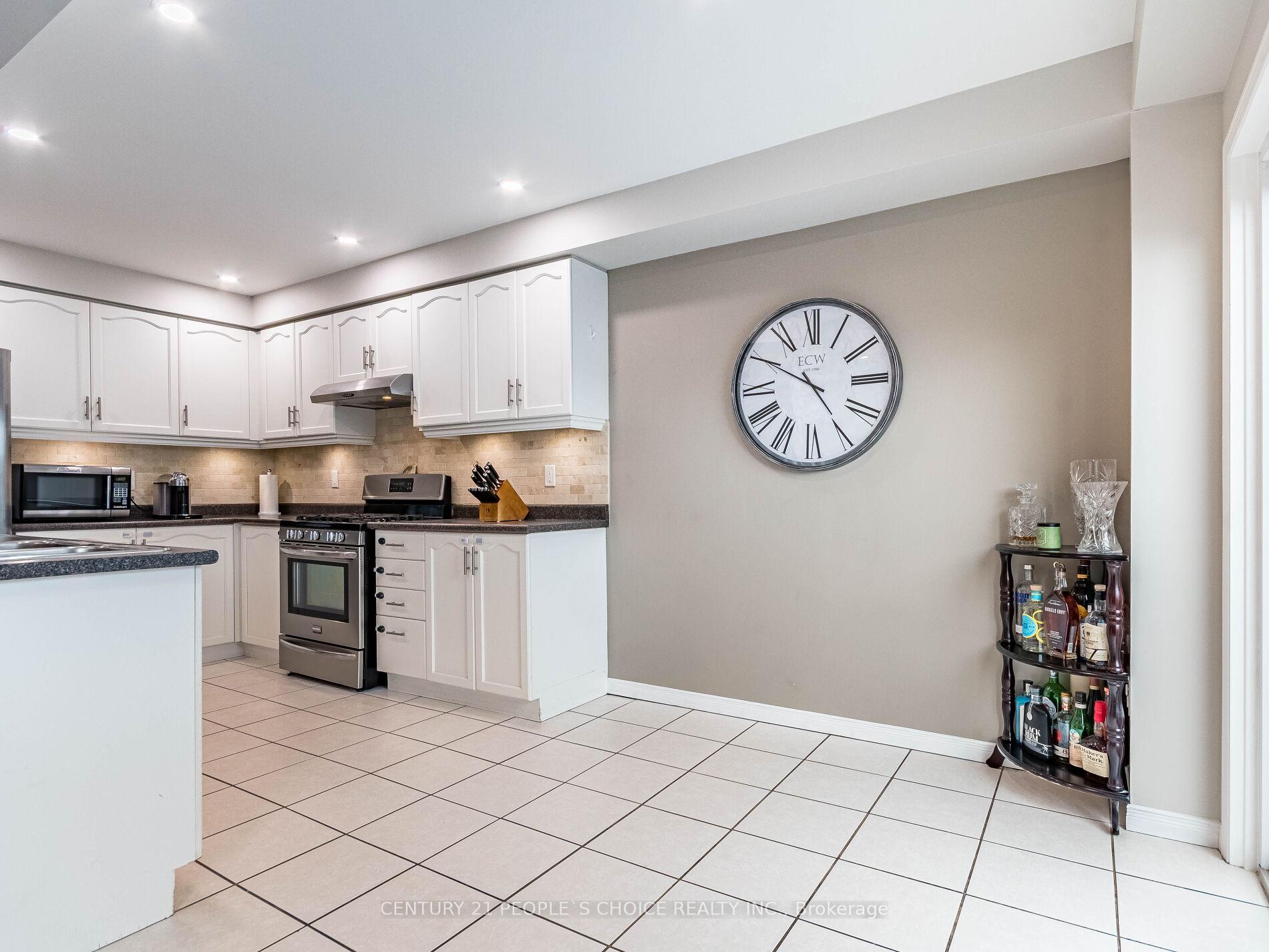3 Bedrooms Condo at 485 Green,  Hamilton For sale