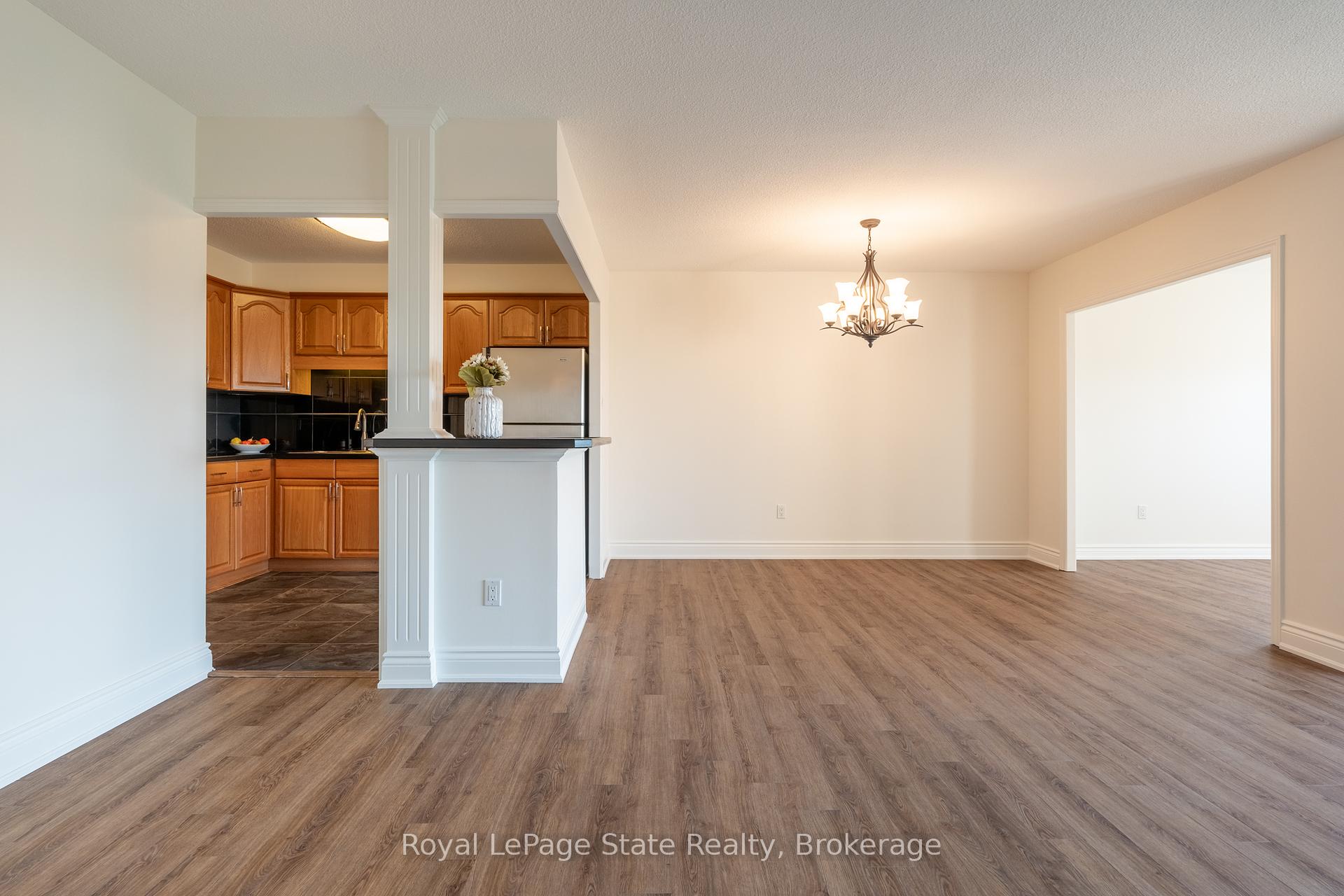 2 Bedrooms Condo at 500 Green,  Hamilton For sale