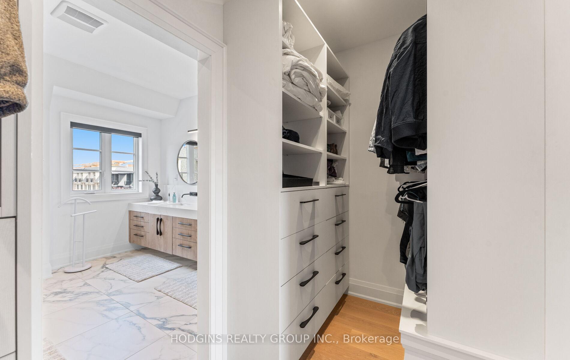 4 Bedrooms Condo at 10 Lunar, Mississauga For sale