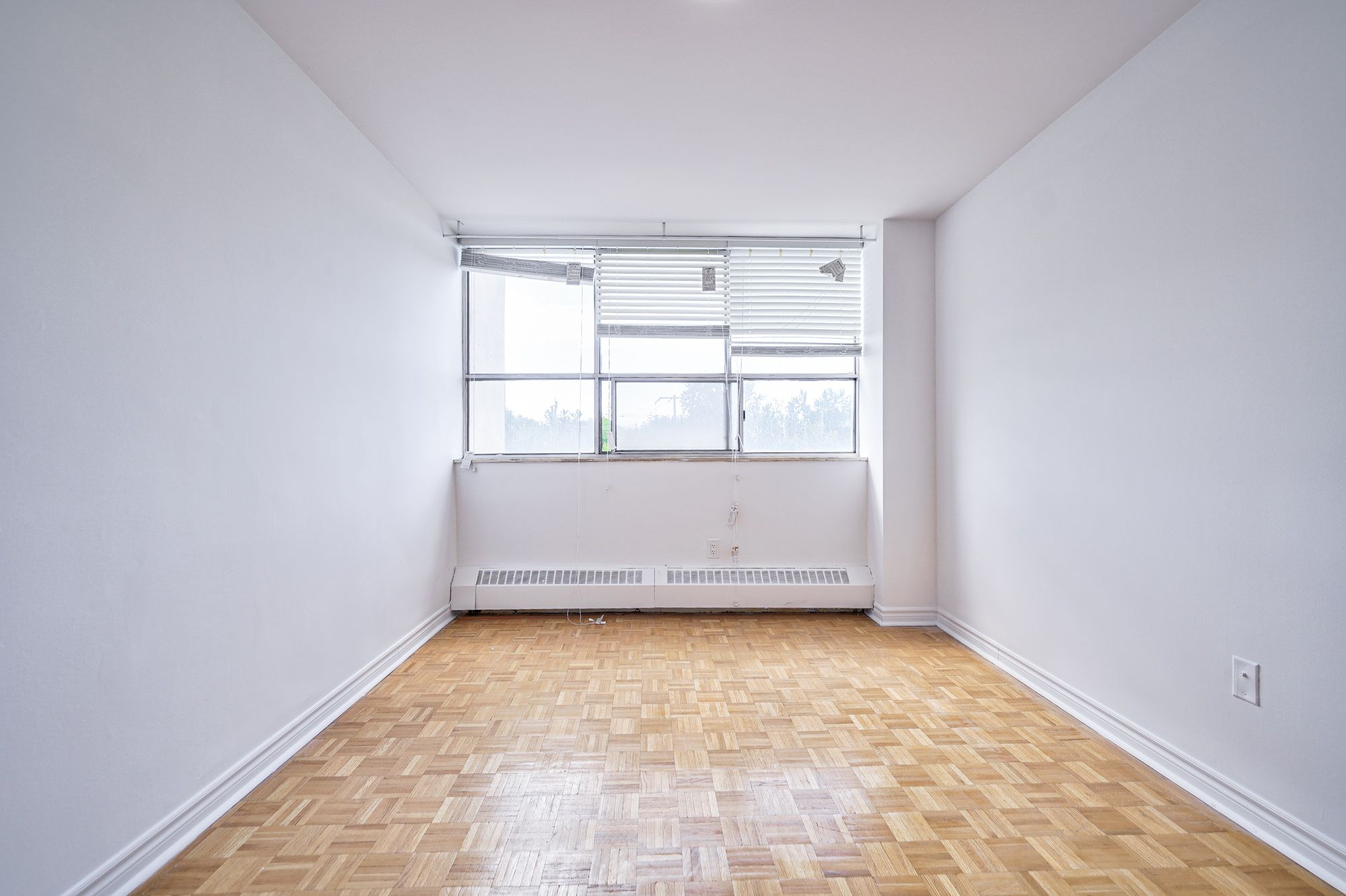 2000 Sheppard Avenue W 411