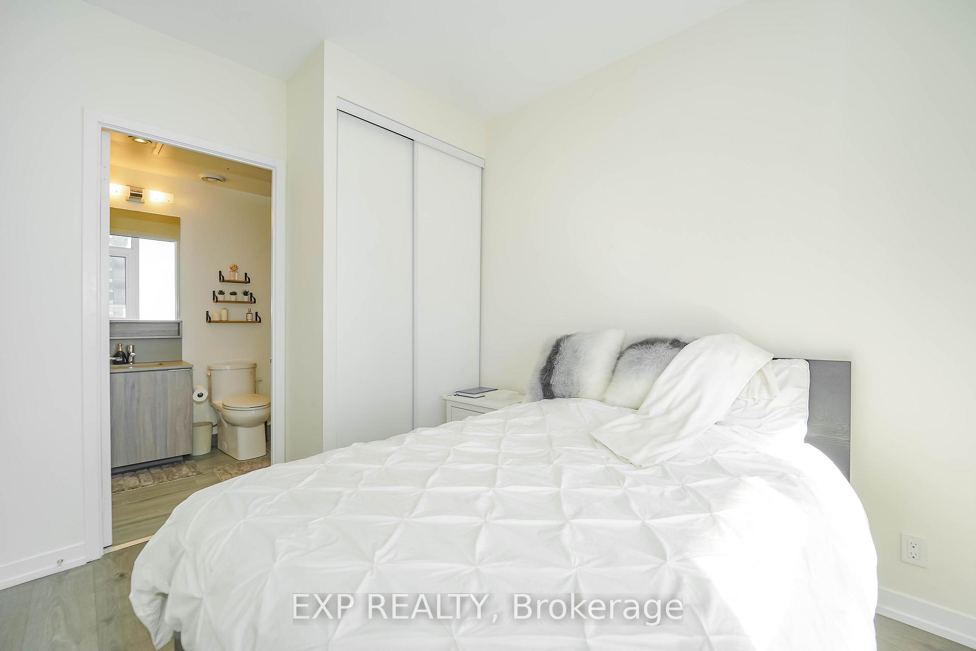 2 Bedrooms Condo at 950 Portage,  Vaughan For sale