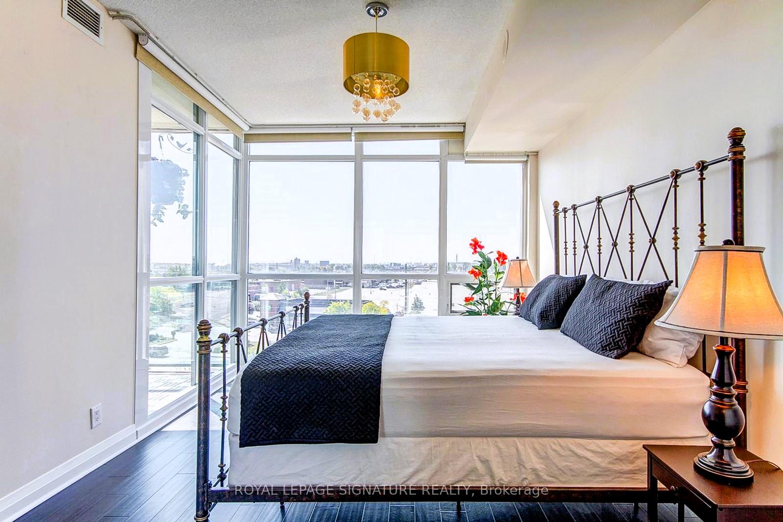 3 Bedrooms Condo at 1055 Southdown, Mississauga For sale