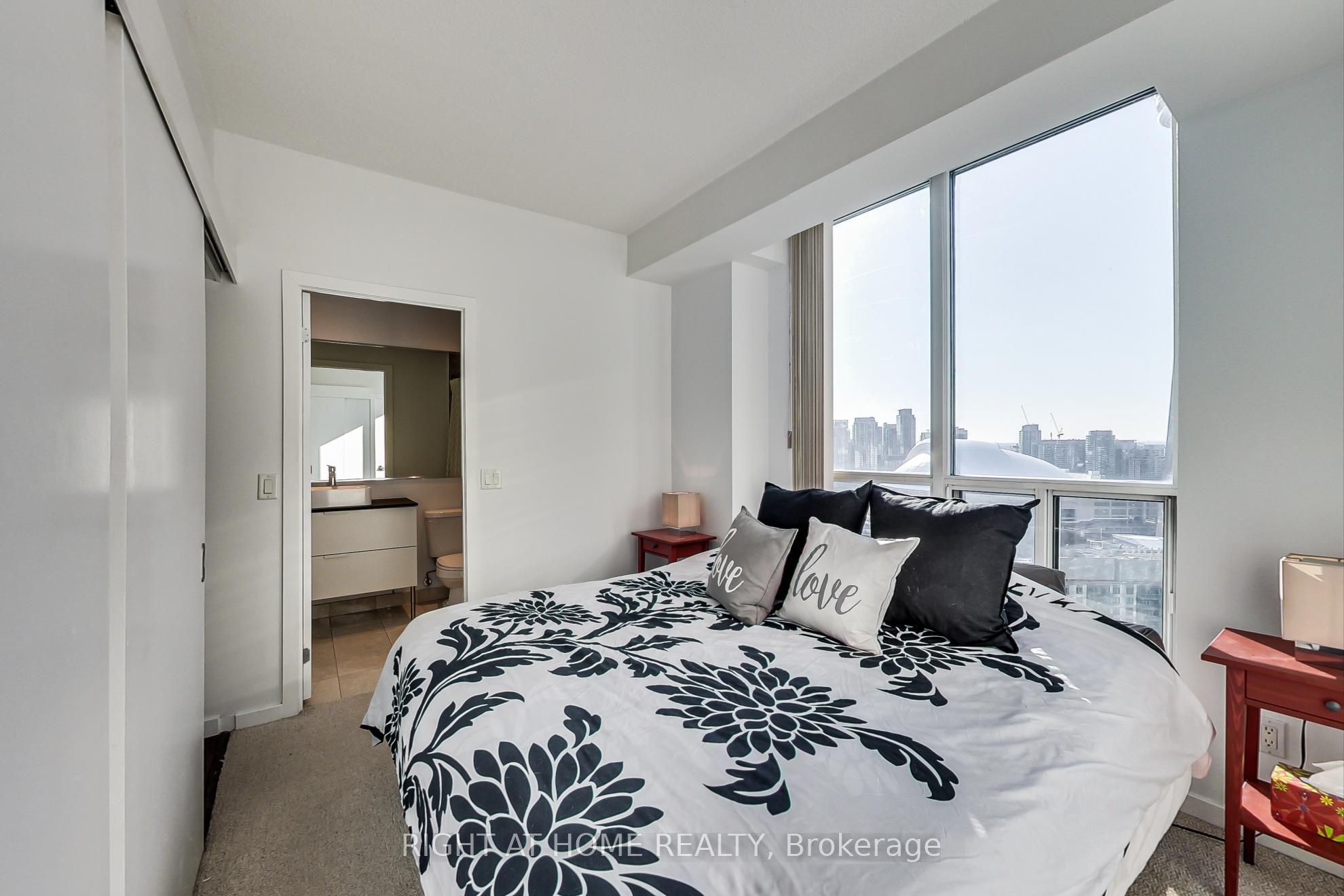 8 York Street W, #3102