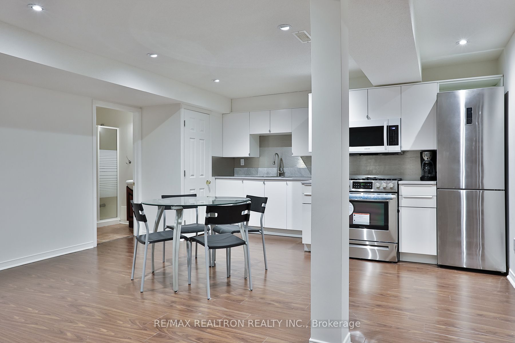 1 Bombay Court, Richmond Hill, ON L4E 3L4