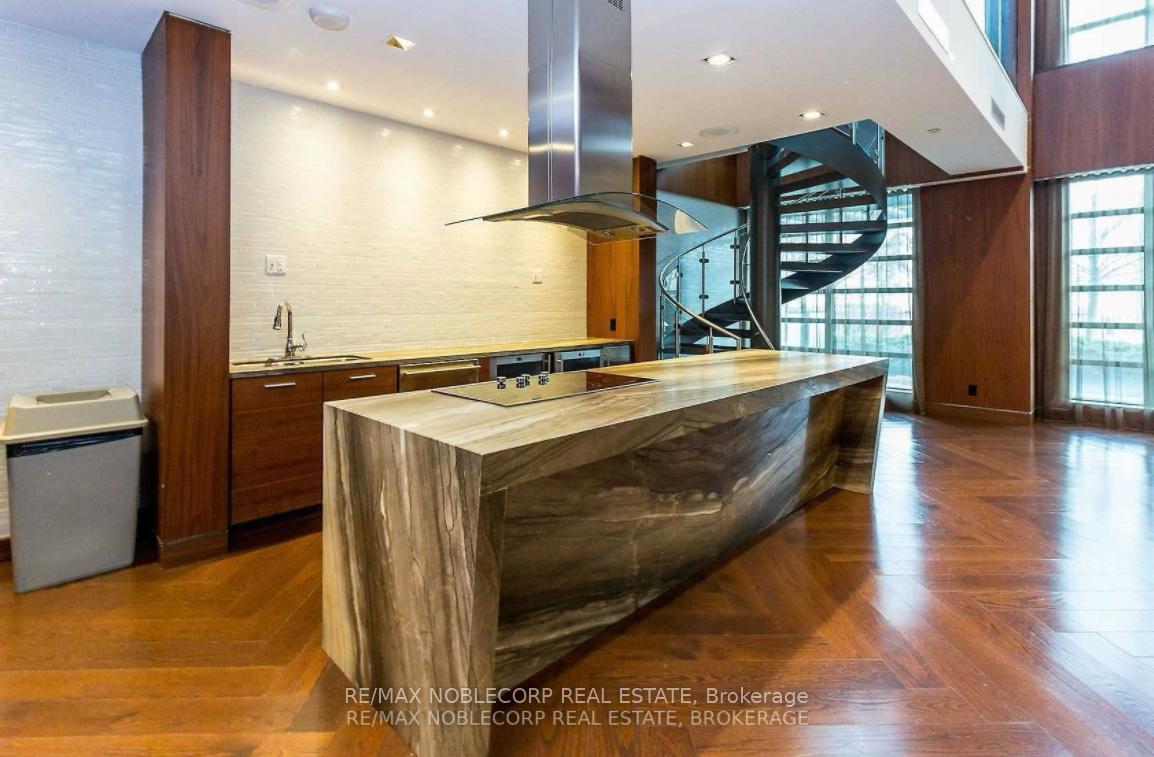 2 Bedrooms Condo at 215 Sherway Gardens, Toronto For sale