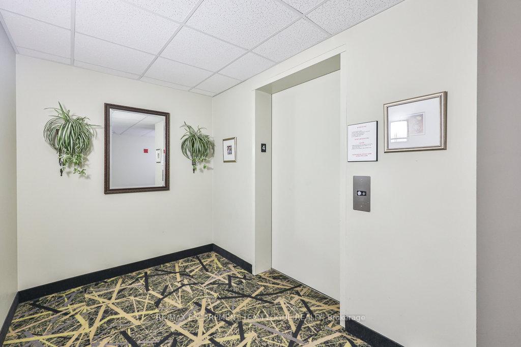 2 Bedrooms Condo at 216 Plains Road West, Burlington For sale