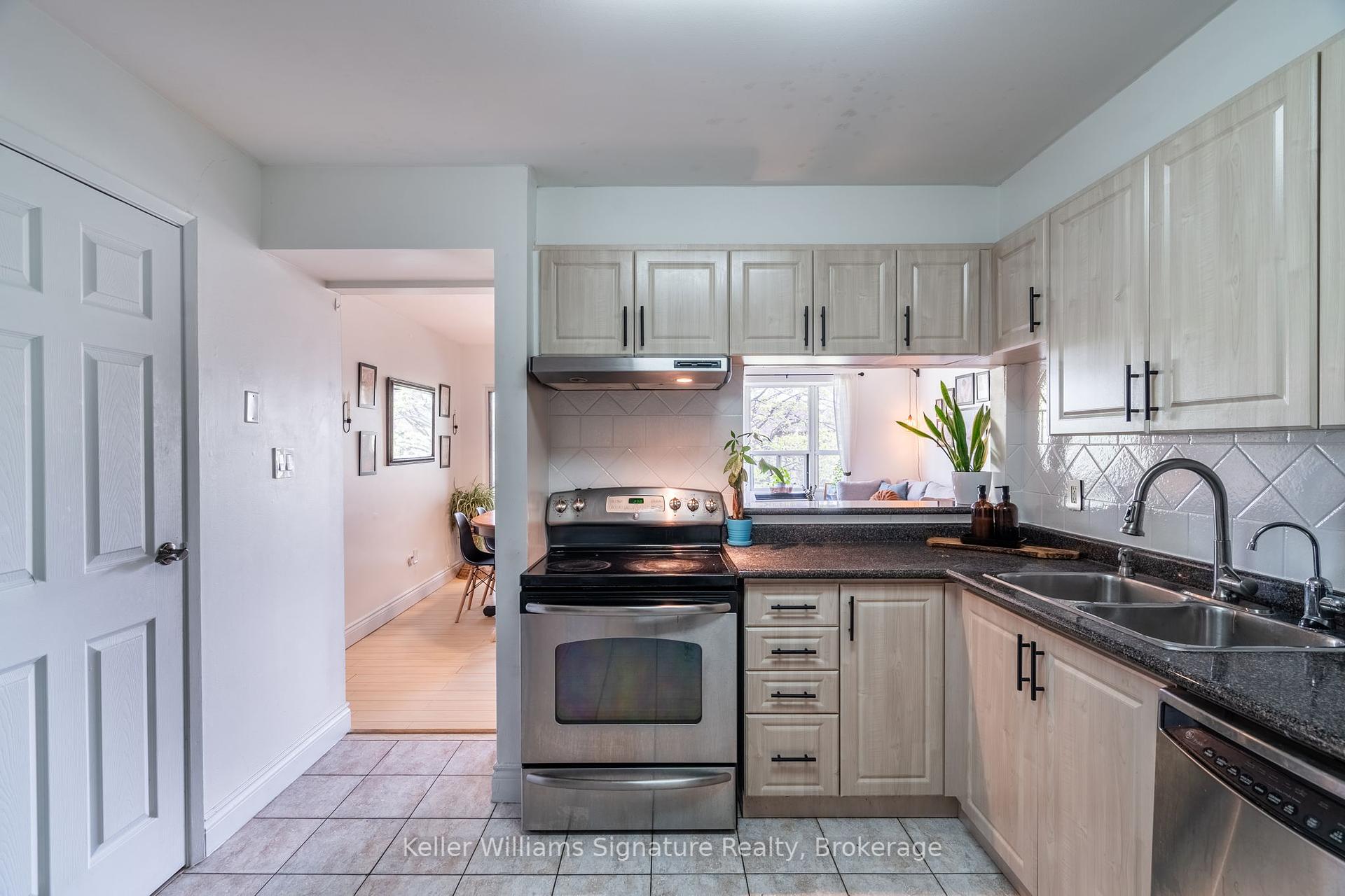 3 Bedrooms Condo at 3835 Lake Shore, Toronto For sale