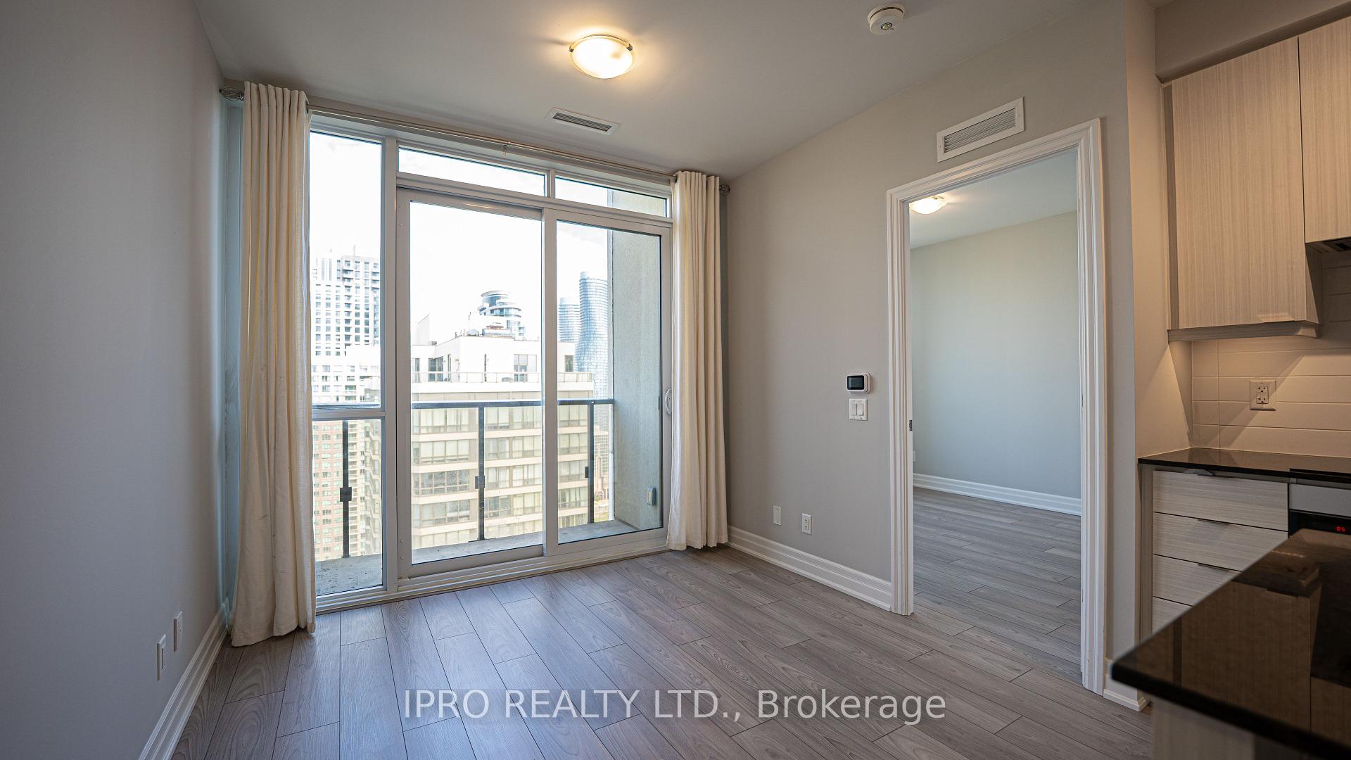 2 Bedrooms Condo at 36 Elm Dr W, Mississauga For sale
