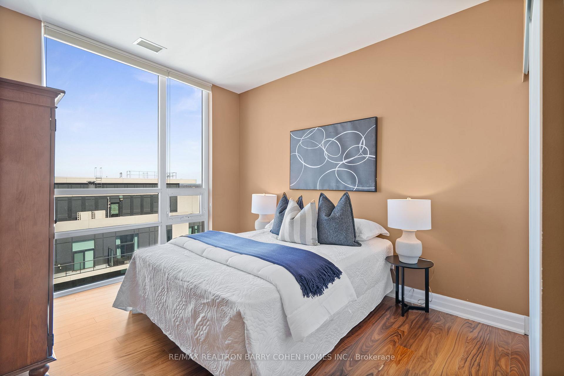 3 Bedrooms Condo at 500 St Clair, Toronto For sale