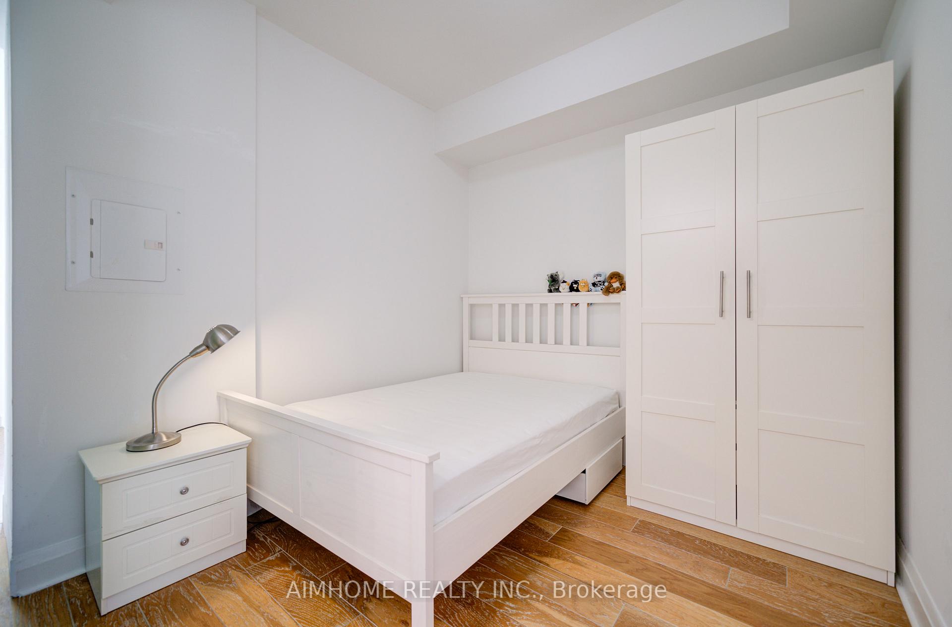 2 Bedrooms Condo at 1080 Bay, Toronto For sale