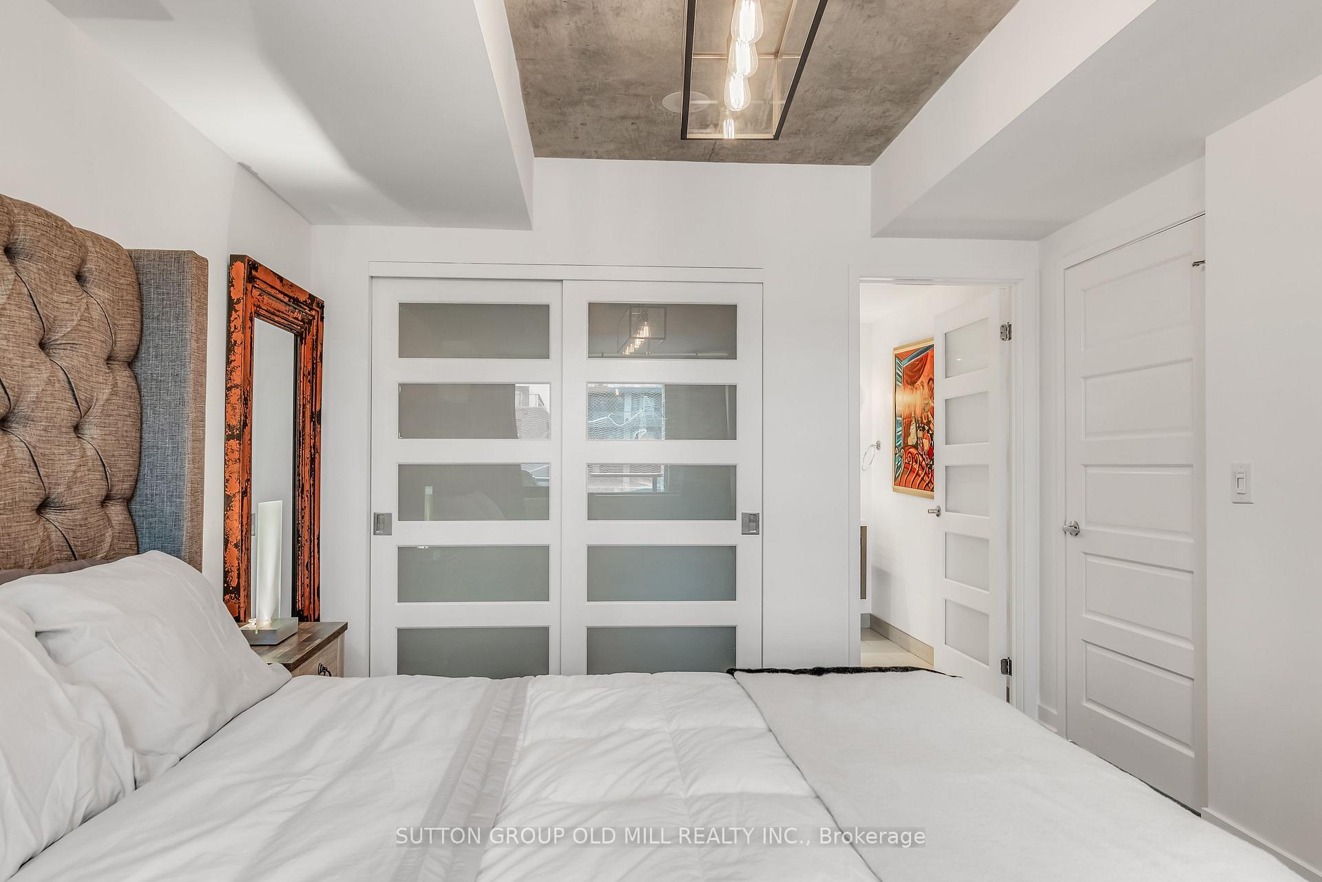 2 Bedrooms Condo at 400 Wellington, Toronto For sale
