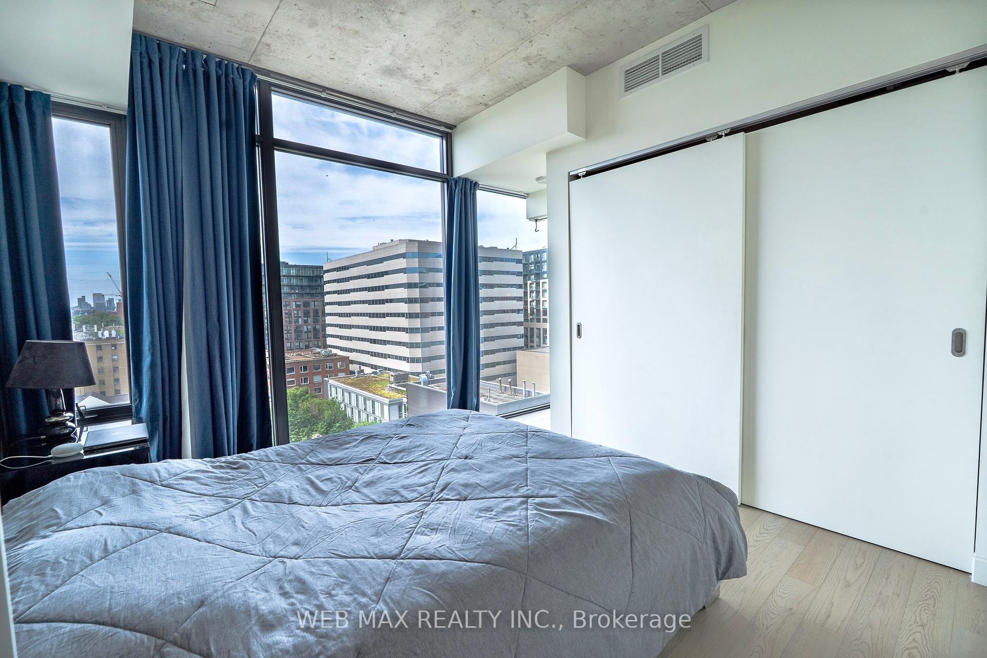 2 Bedrooms Condo at 111 Bathurst, Toronto For sale