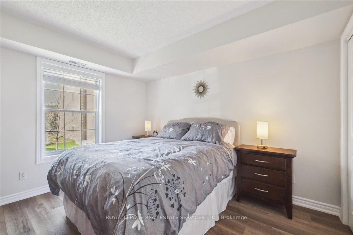 2 Bedrooms Condo at 1441 Walkers, Burlington For sale