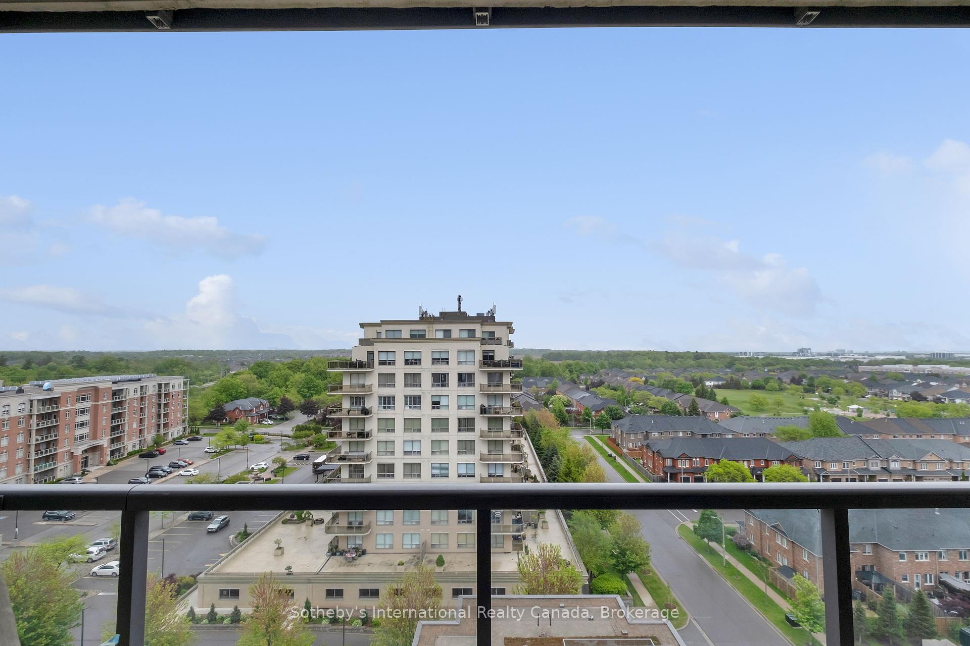 2 Bedrooms Condo at 1940 Ironstone, Burlington For sale